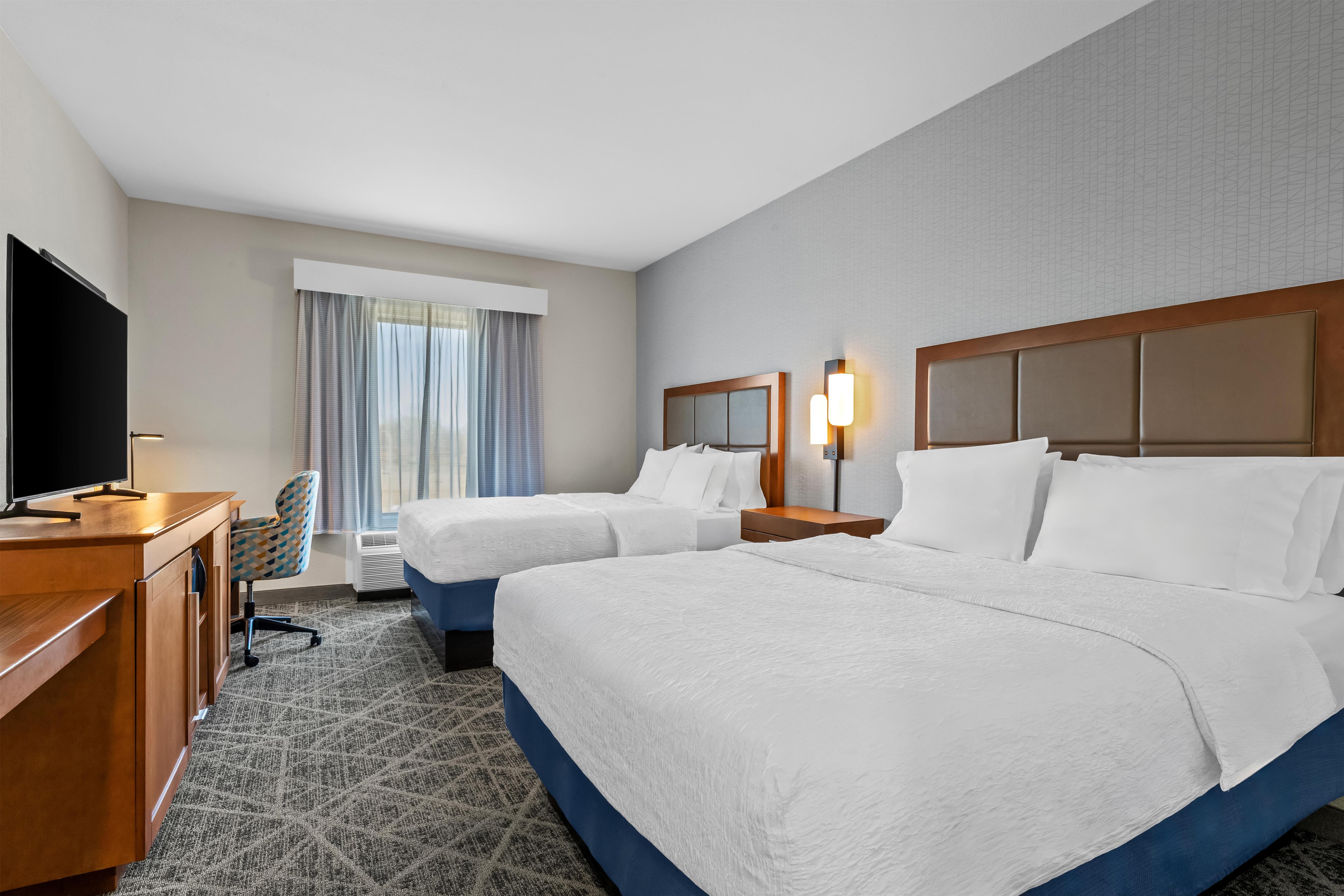 Hampton Inn & Suites by Hilton Claremore Room Type - 2 QNS MICROWV FRIDGE NS