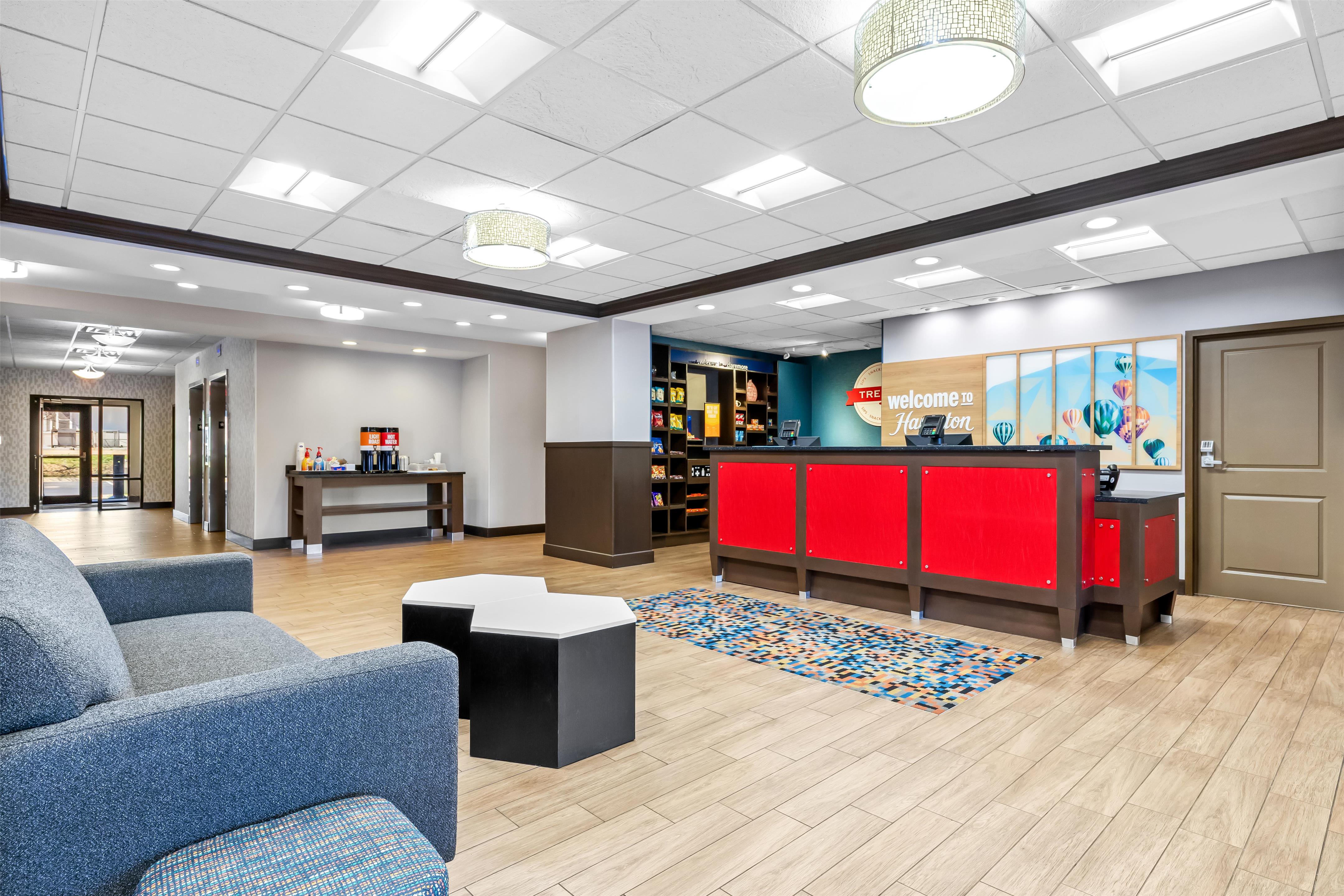 Lobby | Hampton Inn & Suites Claremore