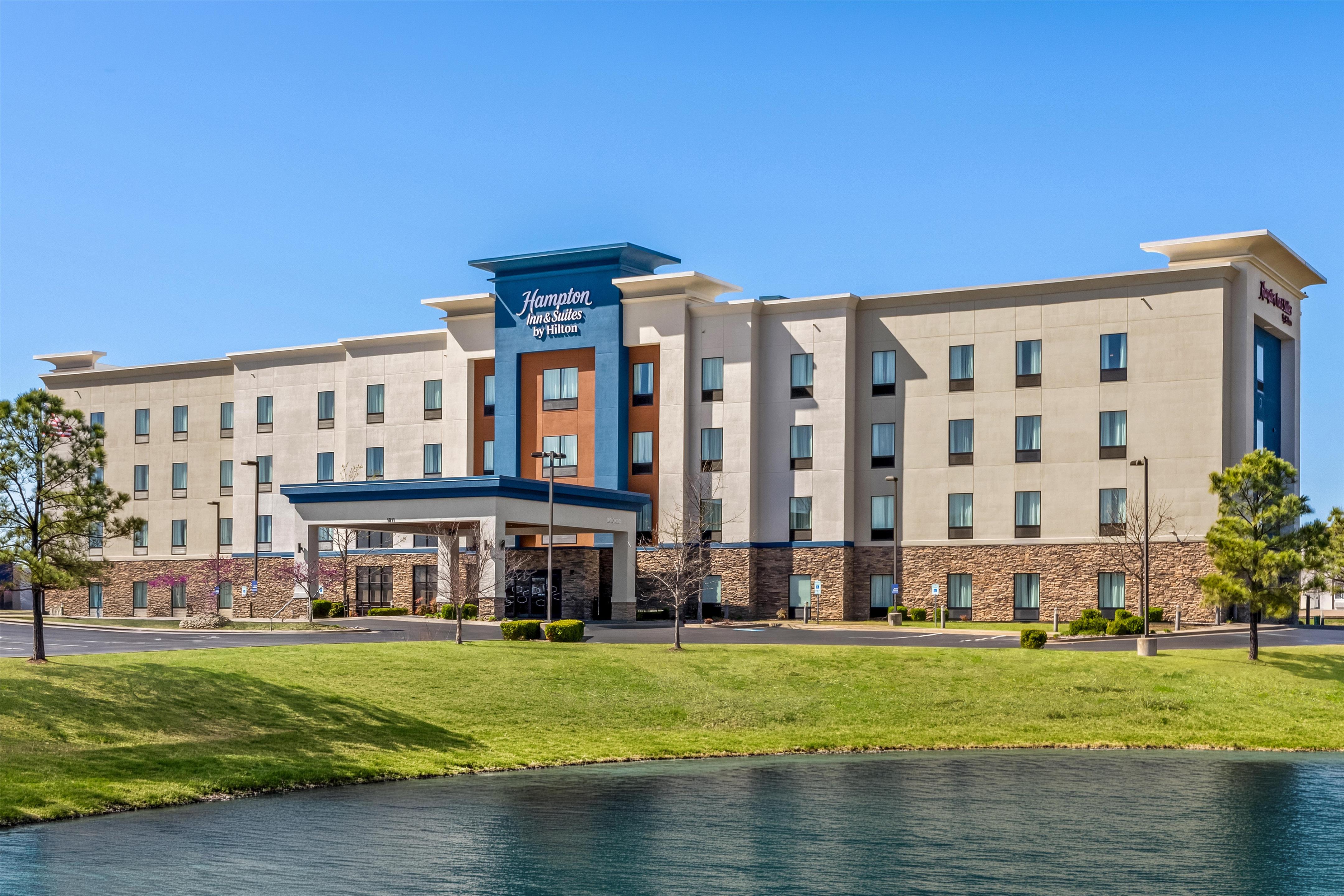 Exterior | Hampton Inn & Suites Claremore