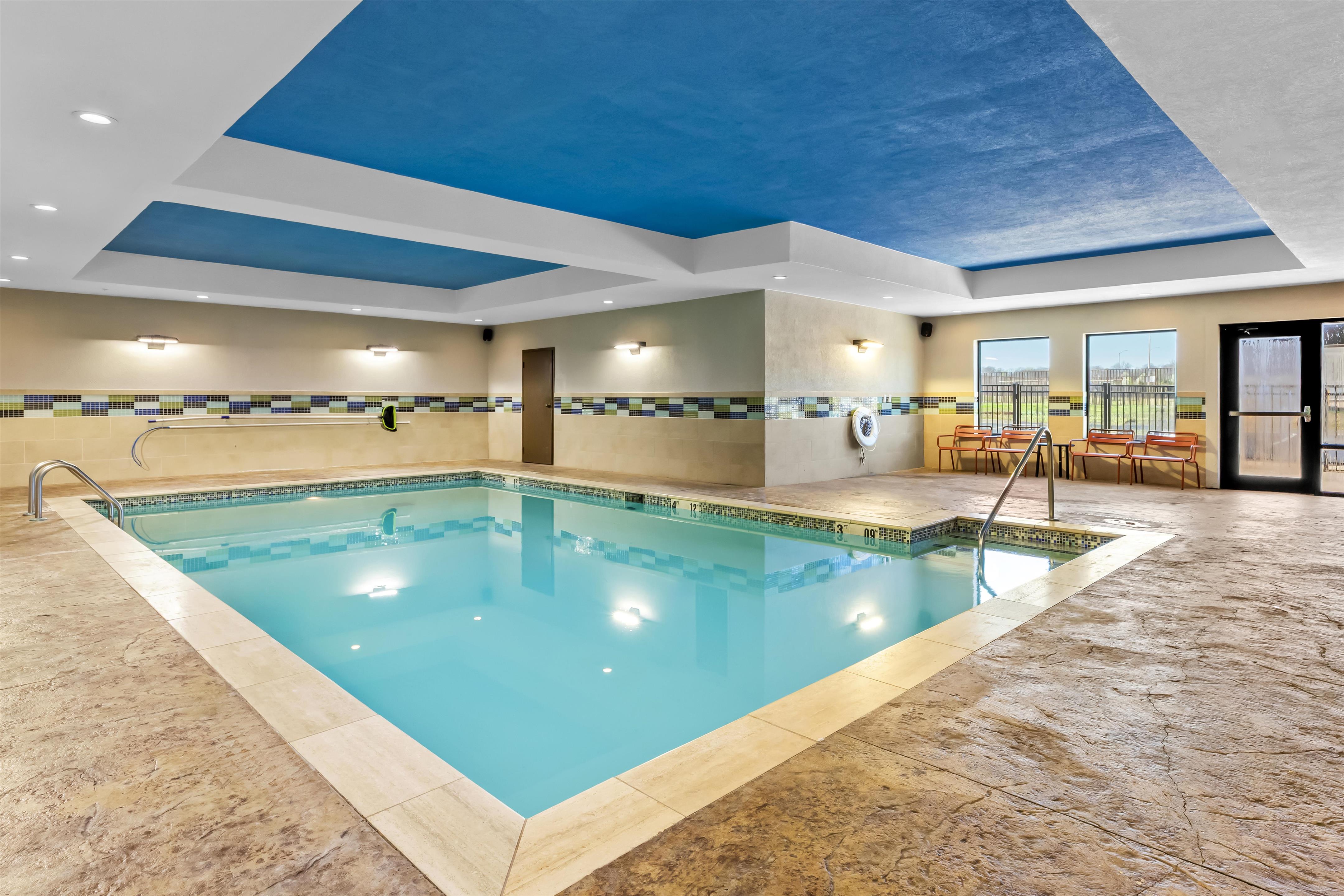 Pool | Hampton Inn & Suites Claremore