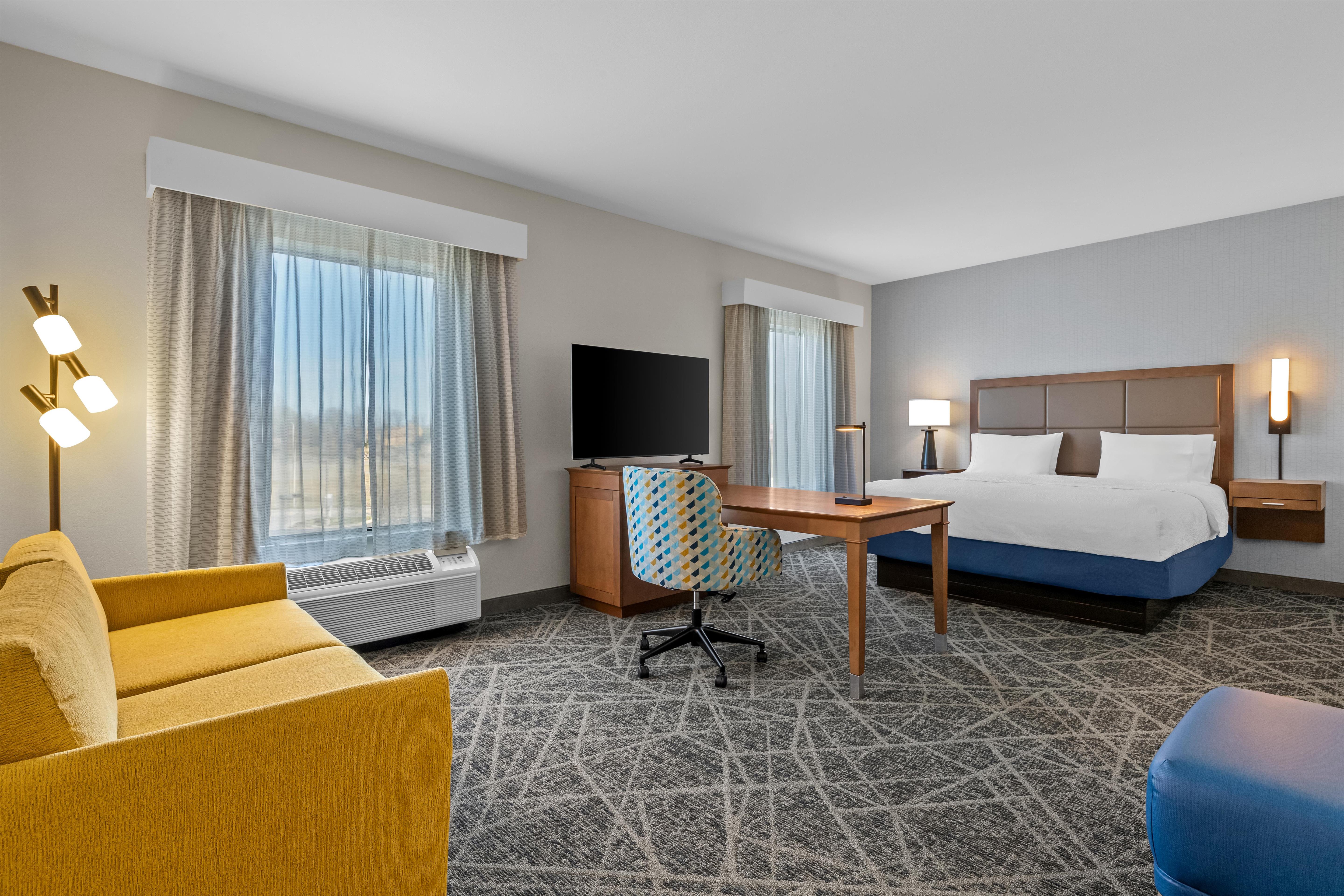 Hampton Inn & Suites by Hilton Claremore Room Type - 1KN STDO MIC FRIDG WTBR NS