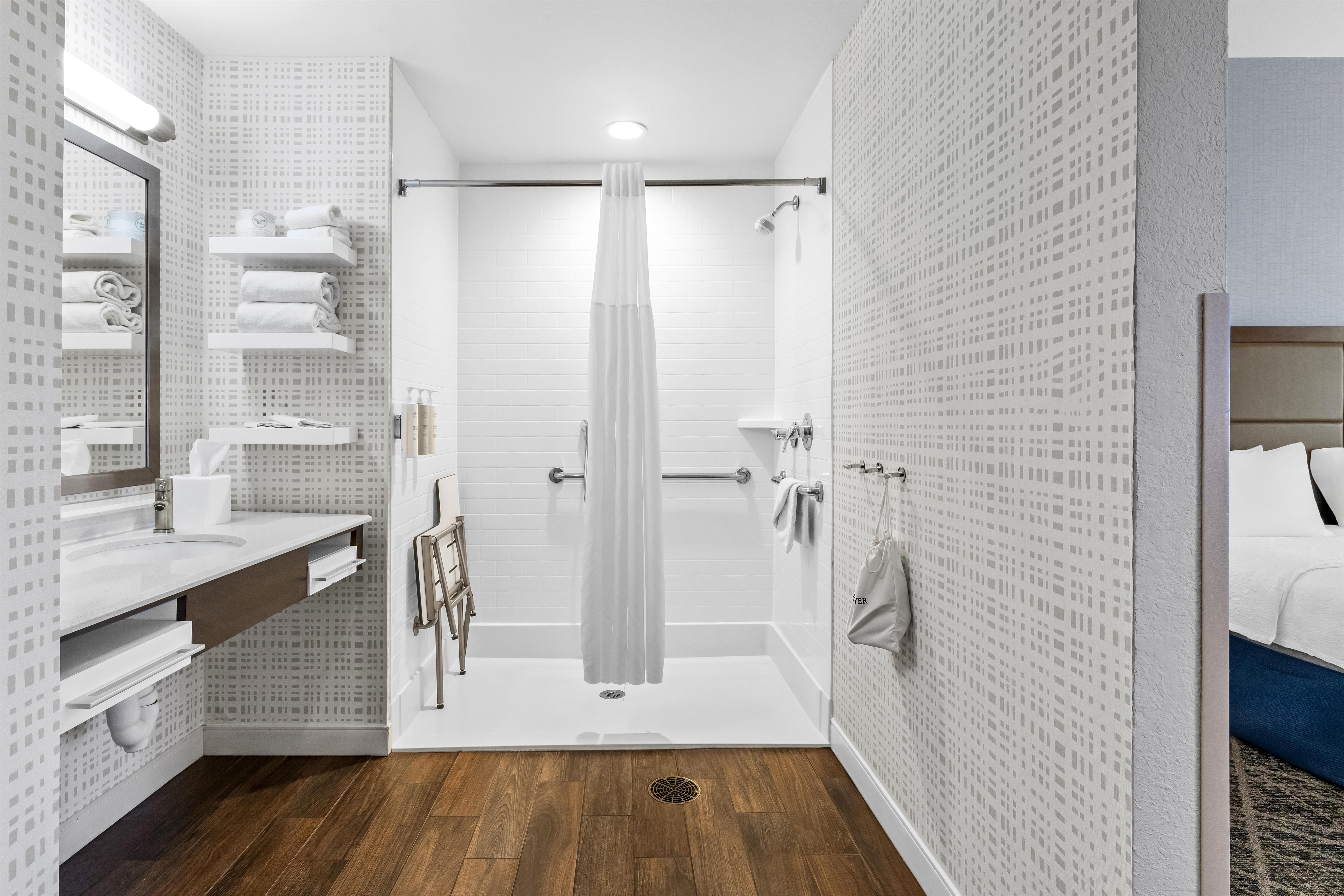 Hampton Inn & Suites by Hilton Claremore Room Type - 1KN MOB HEA ACC RIS STU NS