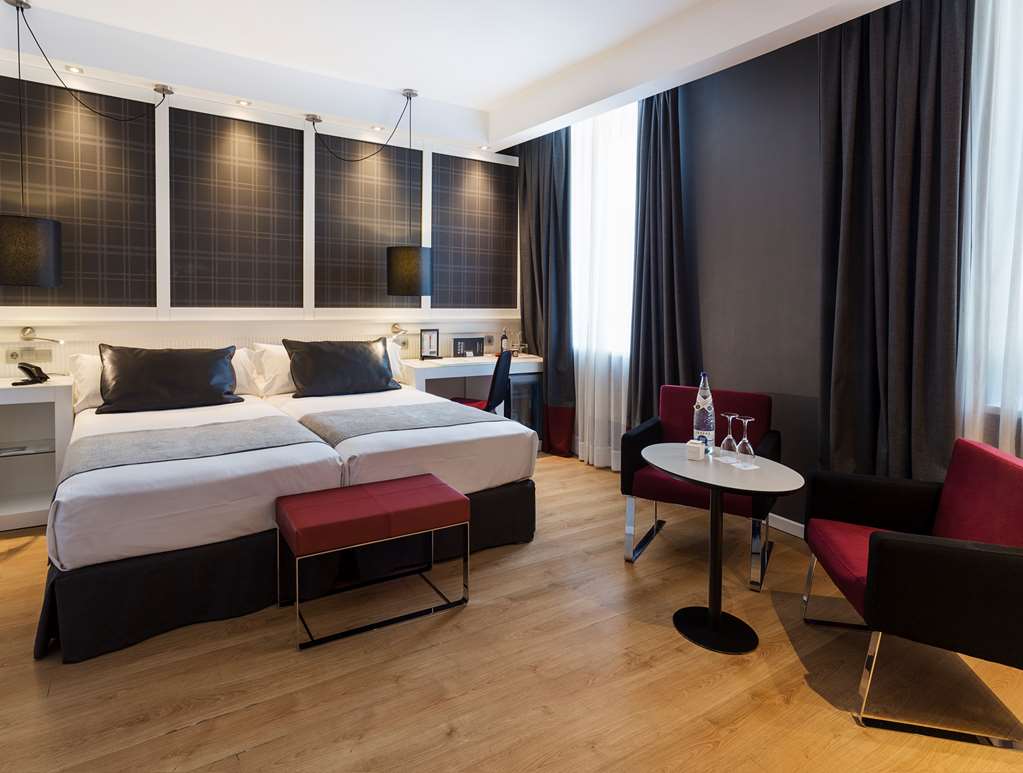 Catalonia Reina Victoria-guestroom-Guest Room,On-Site.jpg