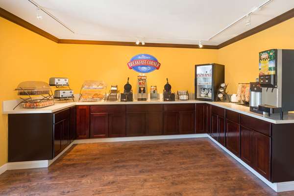 Amenities - Baymont Inn & Suites Modesto