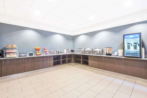  - Wingate by Wyndham Hotel Niagara Falls