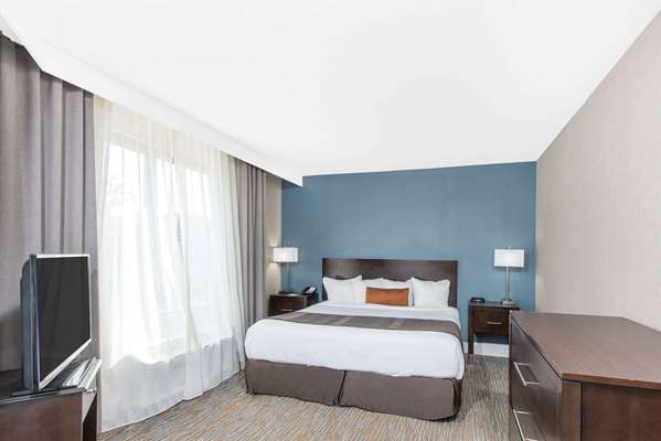  - Wingate by Wyndham Hotel Niagara Falls