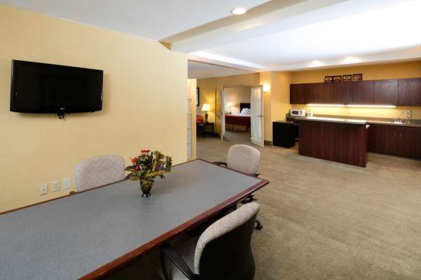 Suite - Red Lion Hotel East Harrisburg - I-283, Exit 2