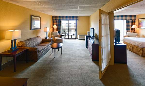 Suite - Red Lion Hotel East Harrisburg - I-283, Exit 2