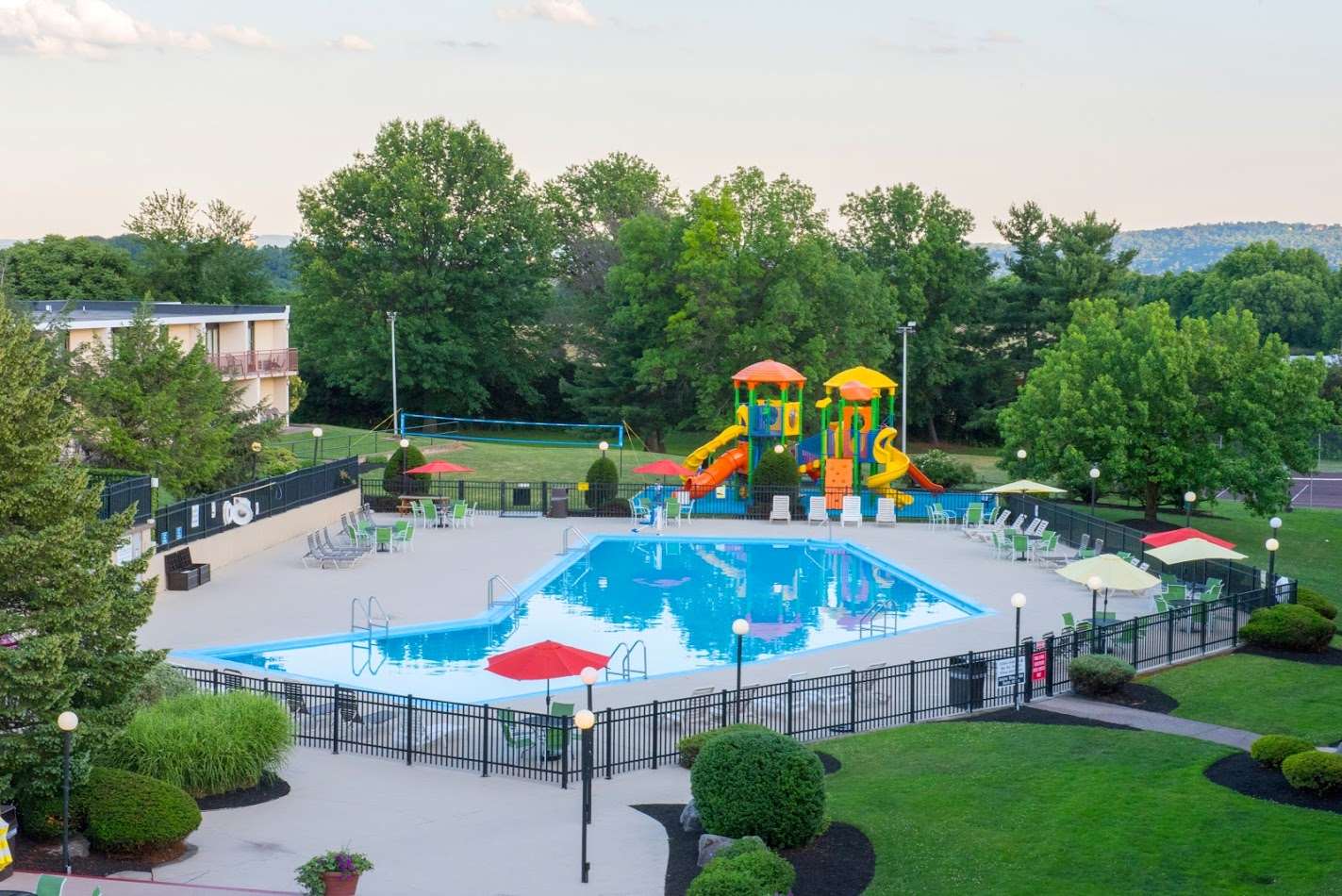 Outdoor Swimming Pool | Red Lion Hotel Harrisburg Hershey