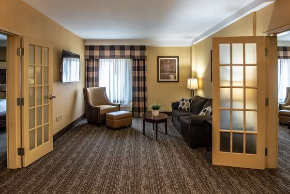Suite - Red Lion Hotel East Harrisburg - I-283, Exit 2