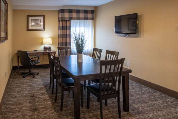 Suite - Red Lion Hotel East Harrisburg - I-283, Exit 2