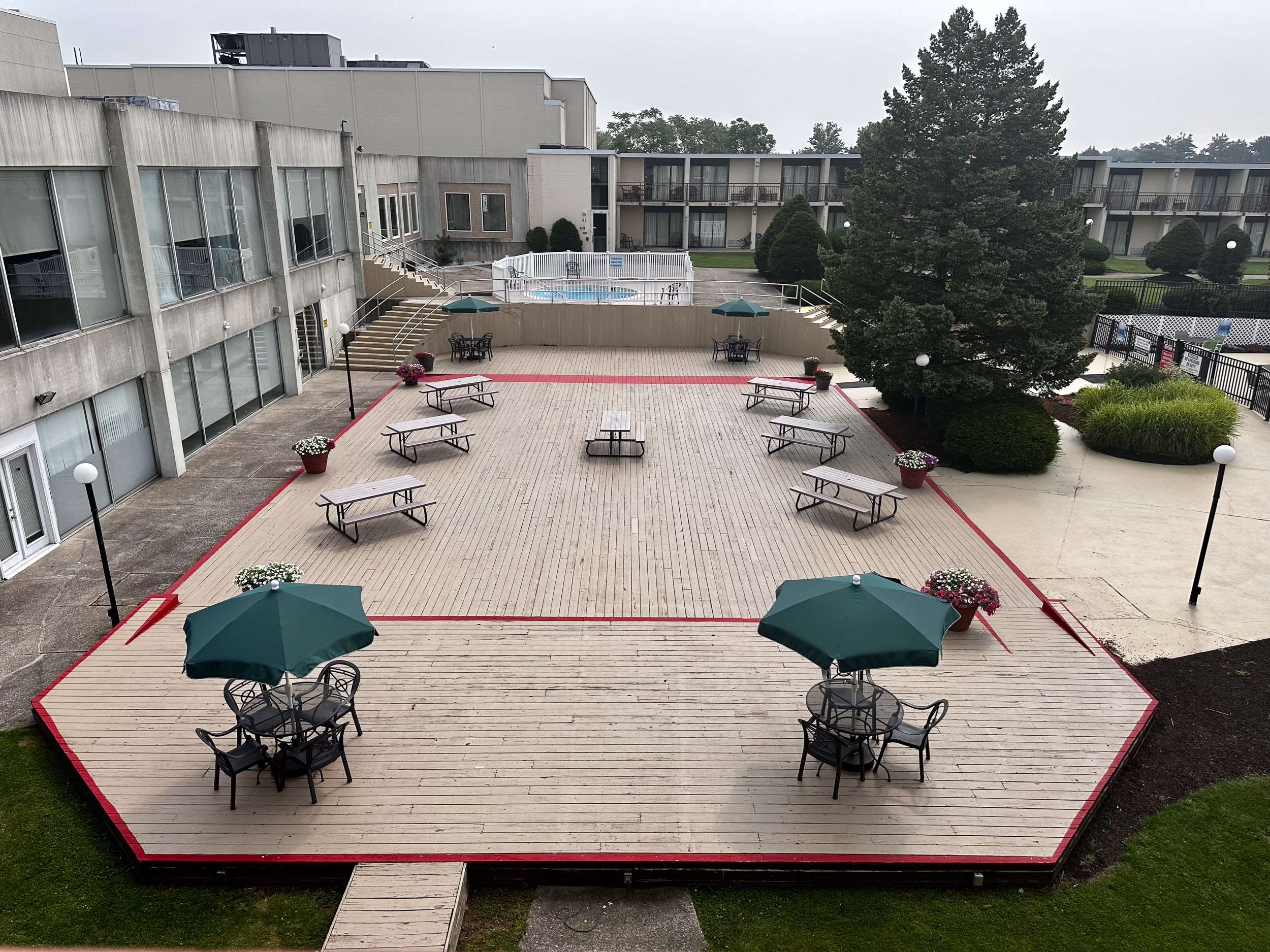 Outdoor Deck Area | Red Lion Hotel Harrisburg Hershey