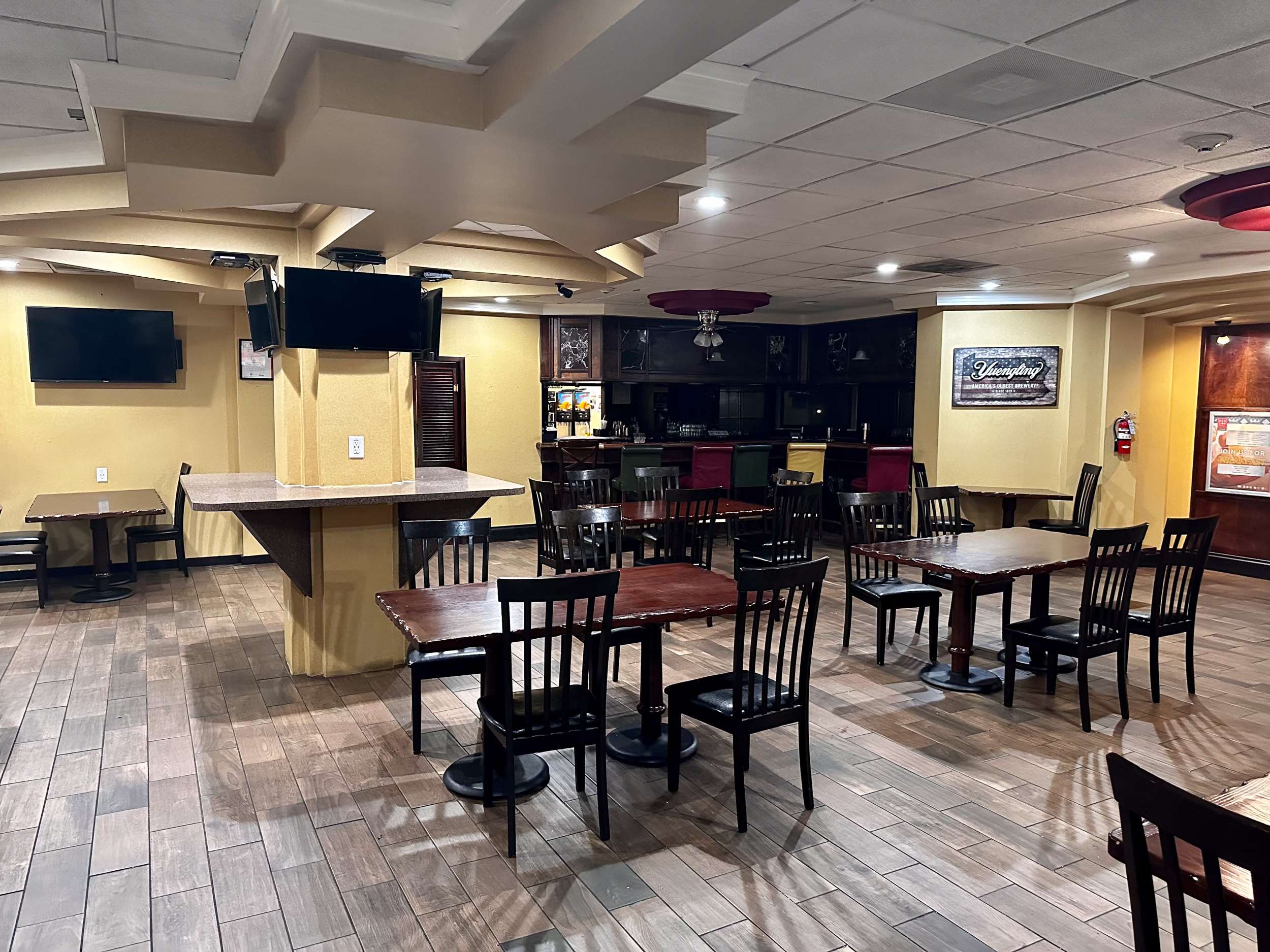 Seasons Lounge | Red Lion Hotel Harrisburg Hershey