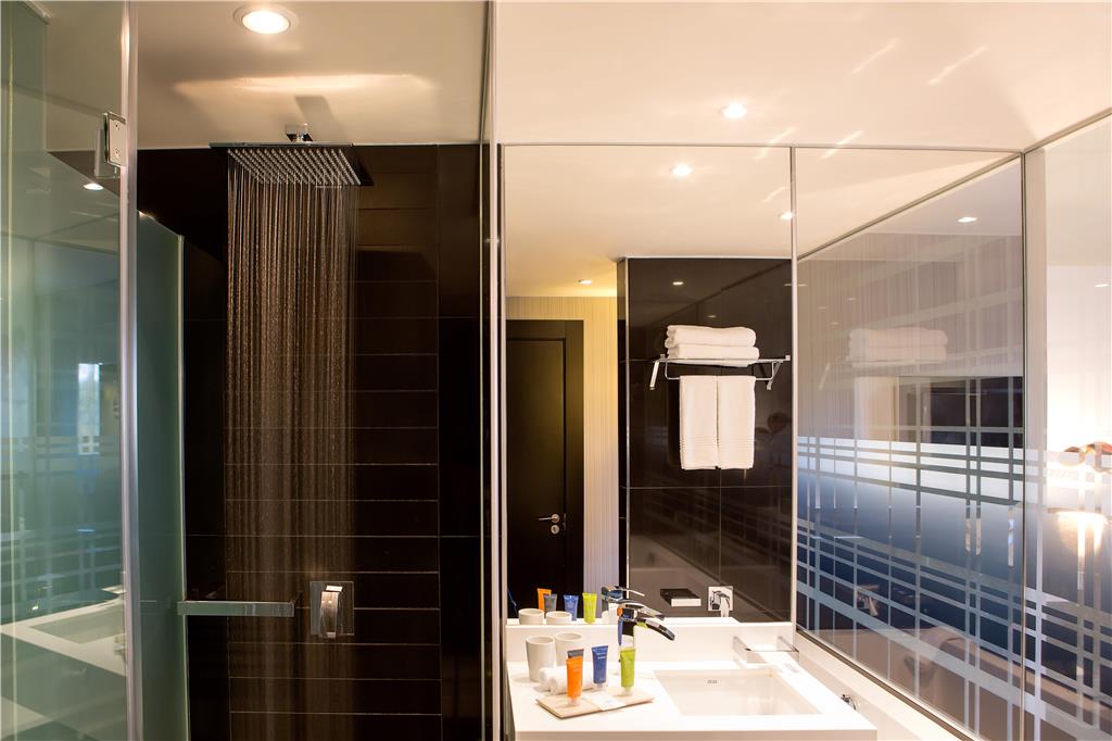 THE MASLOW, SANDTON, JNB-guestroom-Guest Room,Bathroom,On-Site.jpg