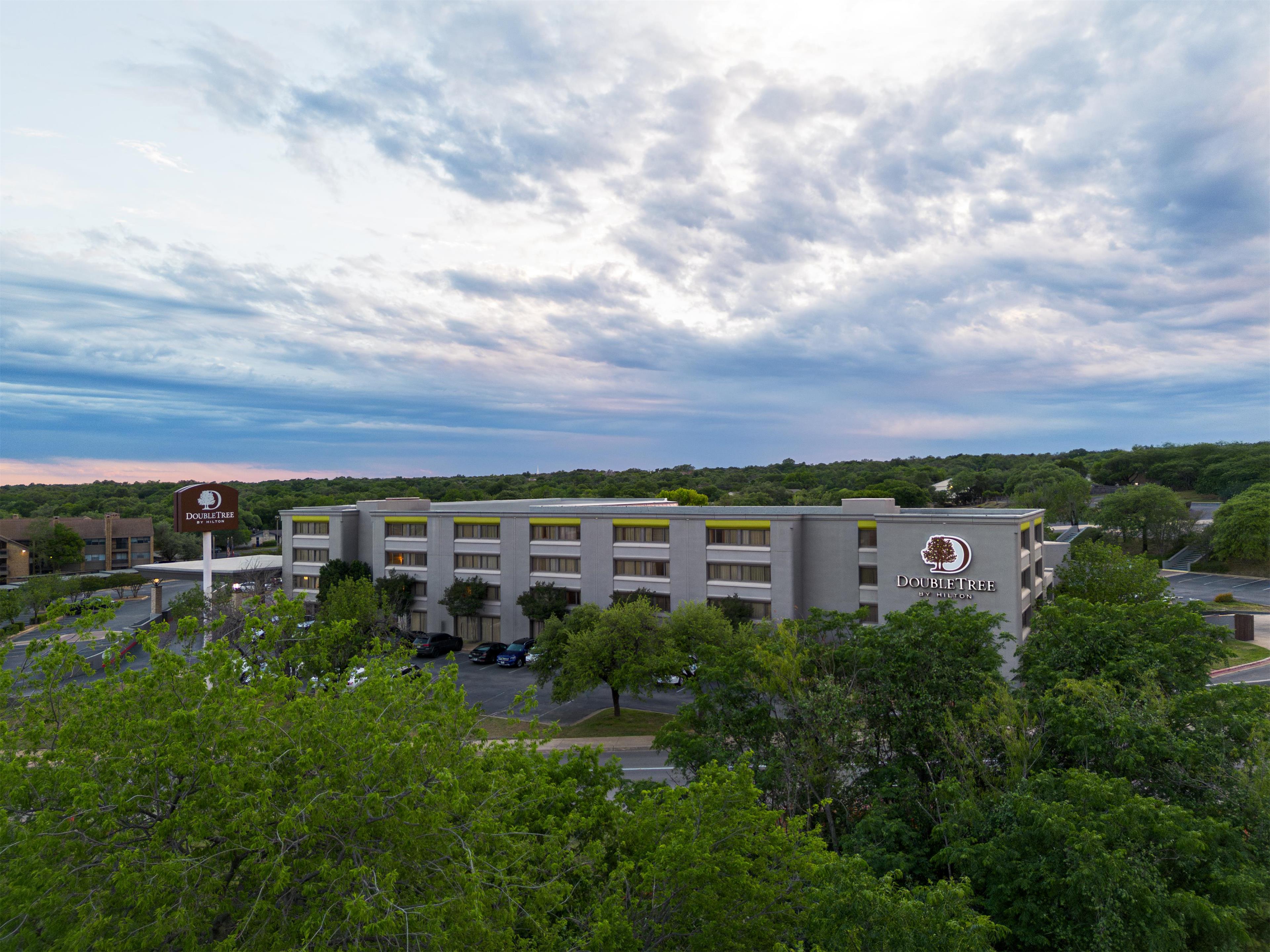 Exterior | DoubleTree by Hilton Hotel Austin Northwest Arboretum