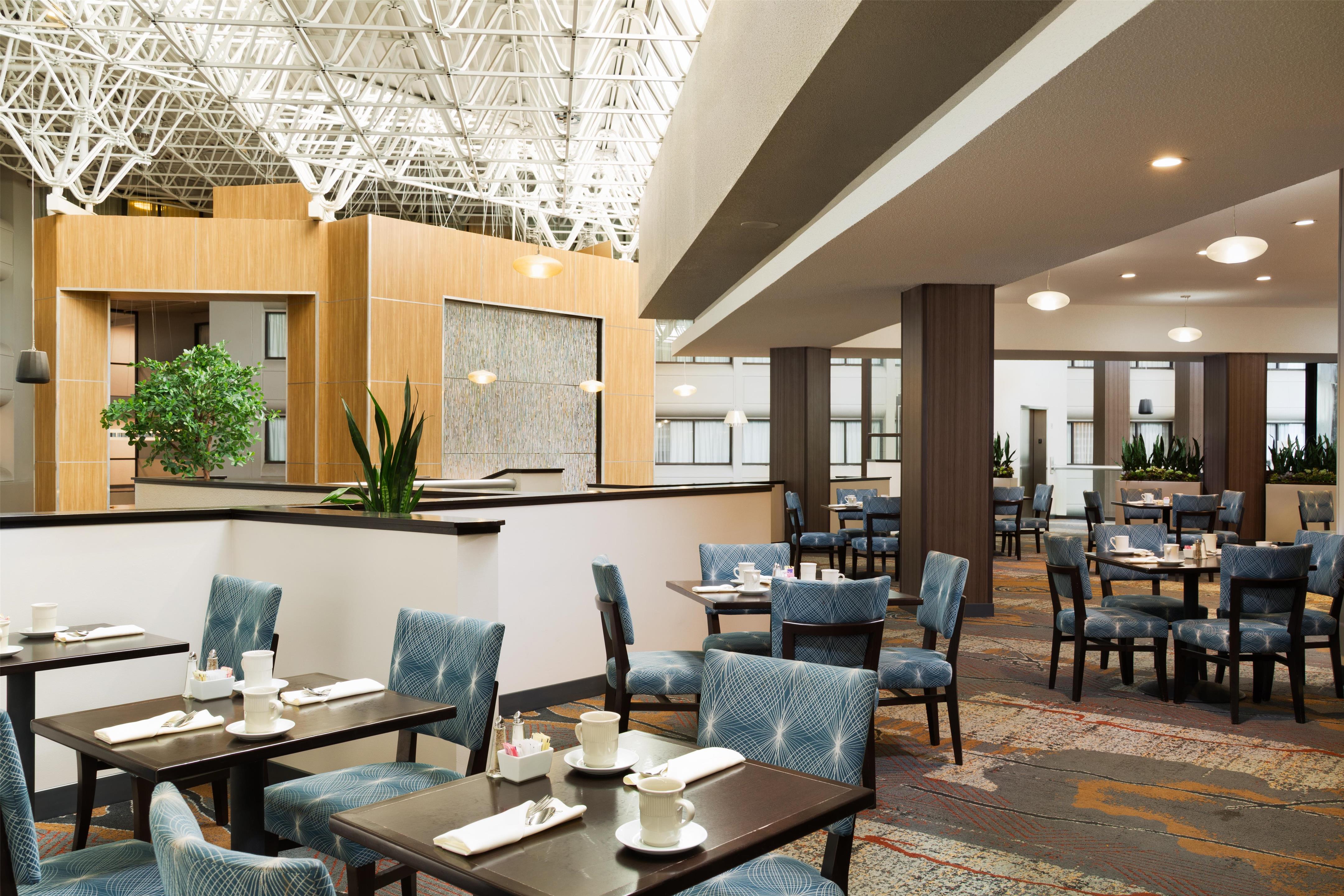Restaurant | DoubleTree by Hilton Hotel Austin Northwest Arboretum