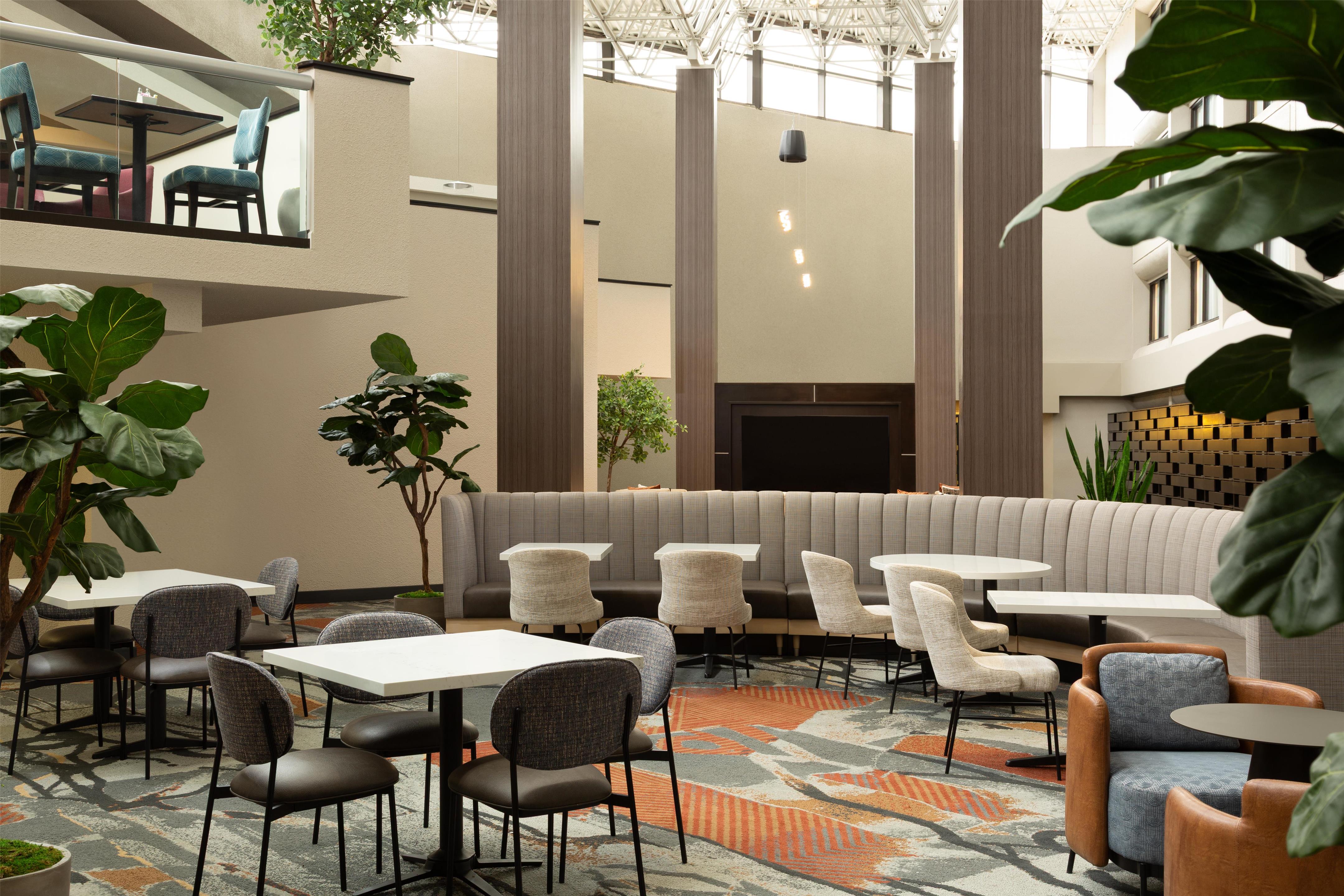 Restaurant | DoubleTree by Hilton Hotel Austin Northwest Arboretum