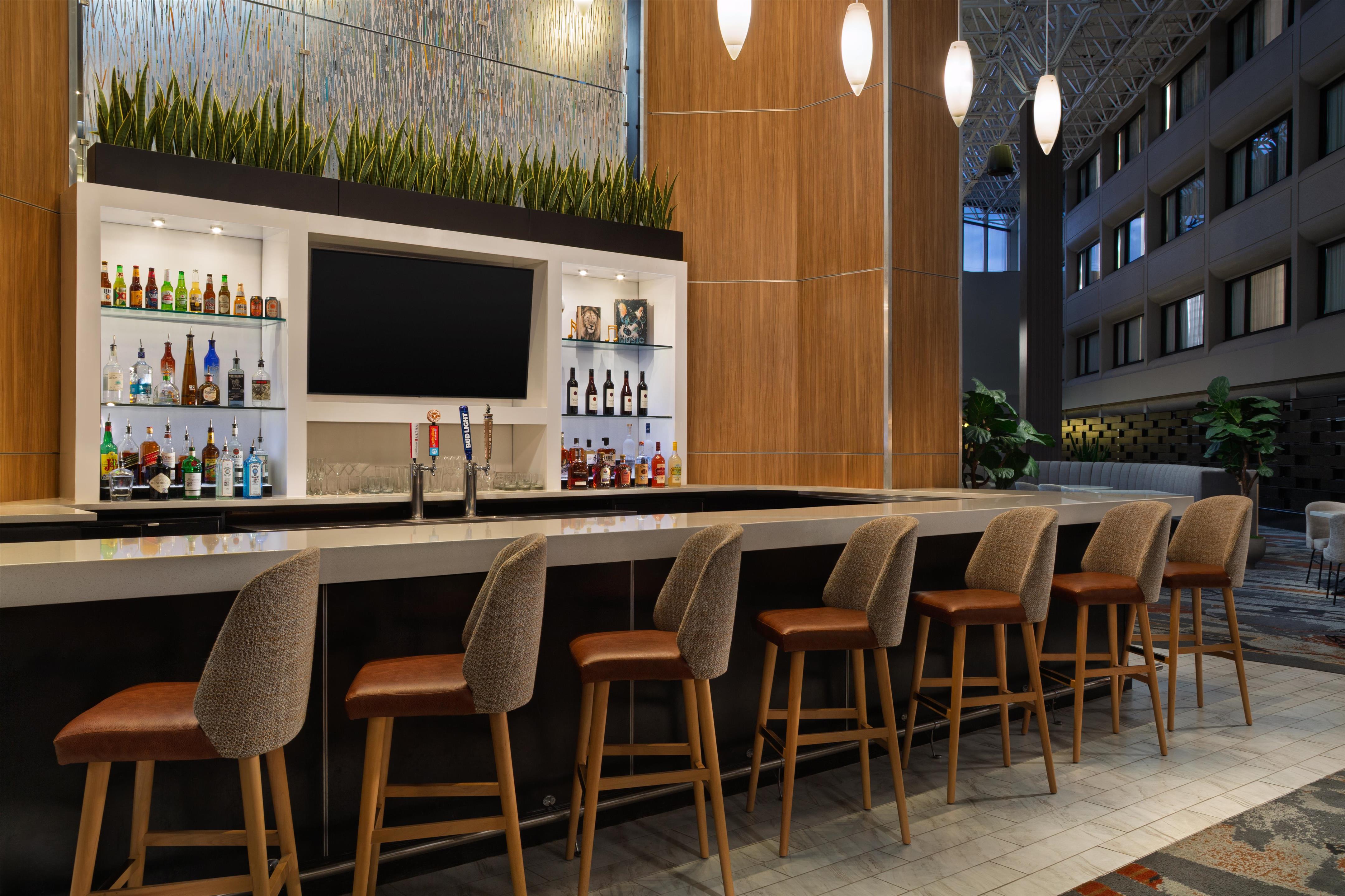 BarLounge | DoubleTree by Hilton Hotel Austin Northwest Arboretum