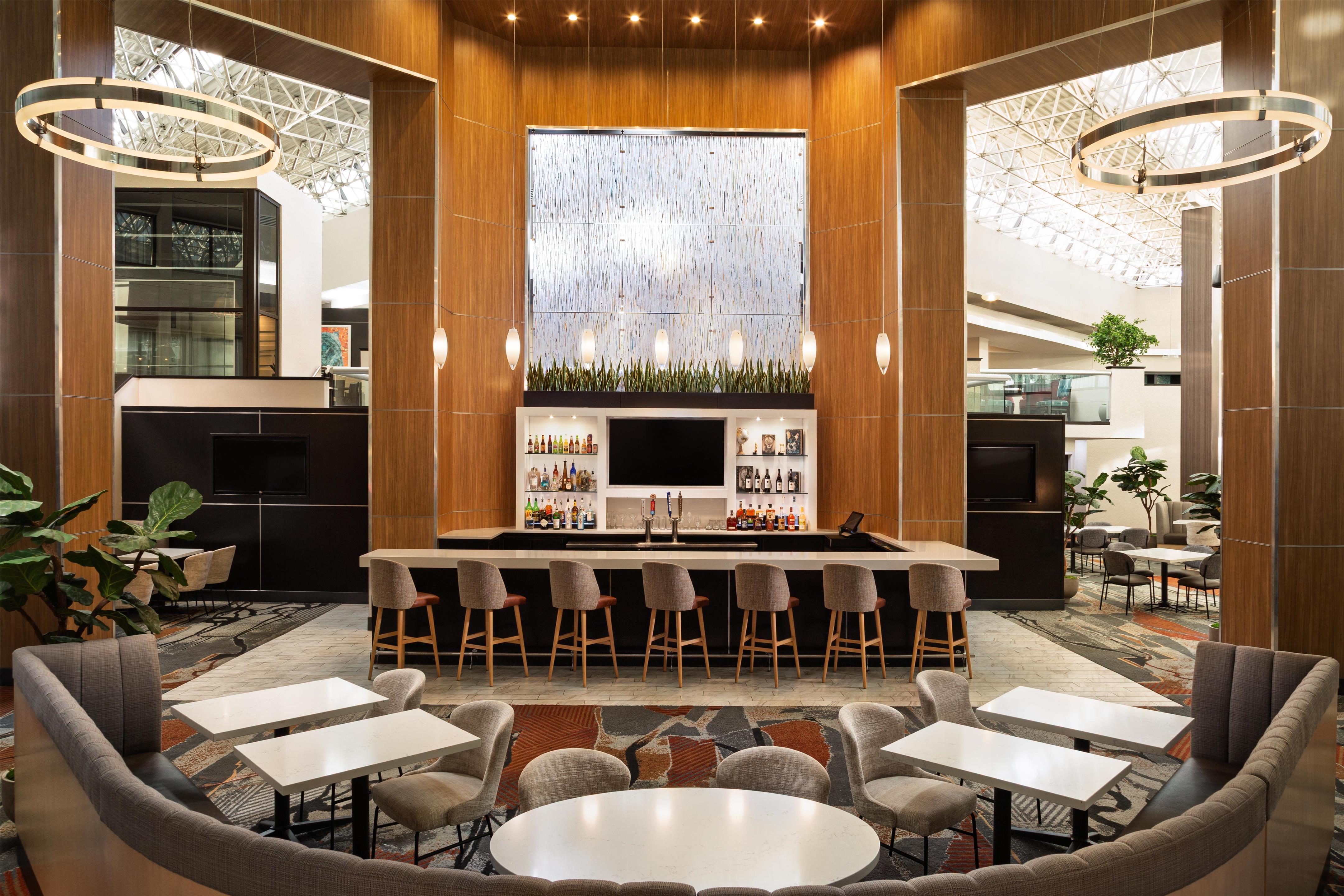 BarLounge | DoubleTree by Hilton Hotel Austin Northwest Arboretum