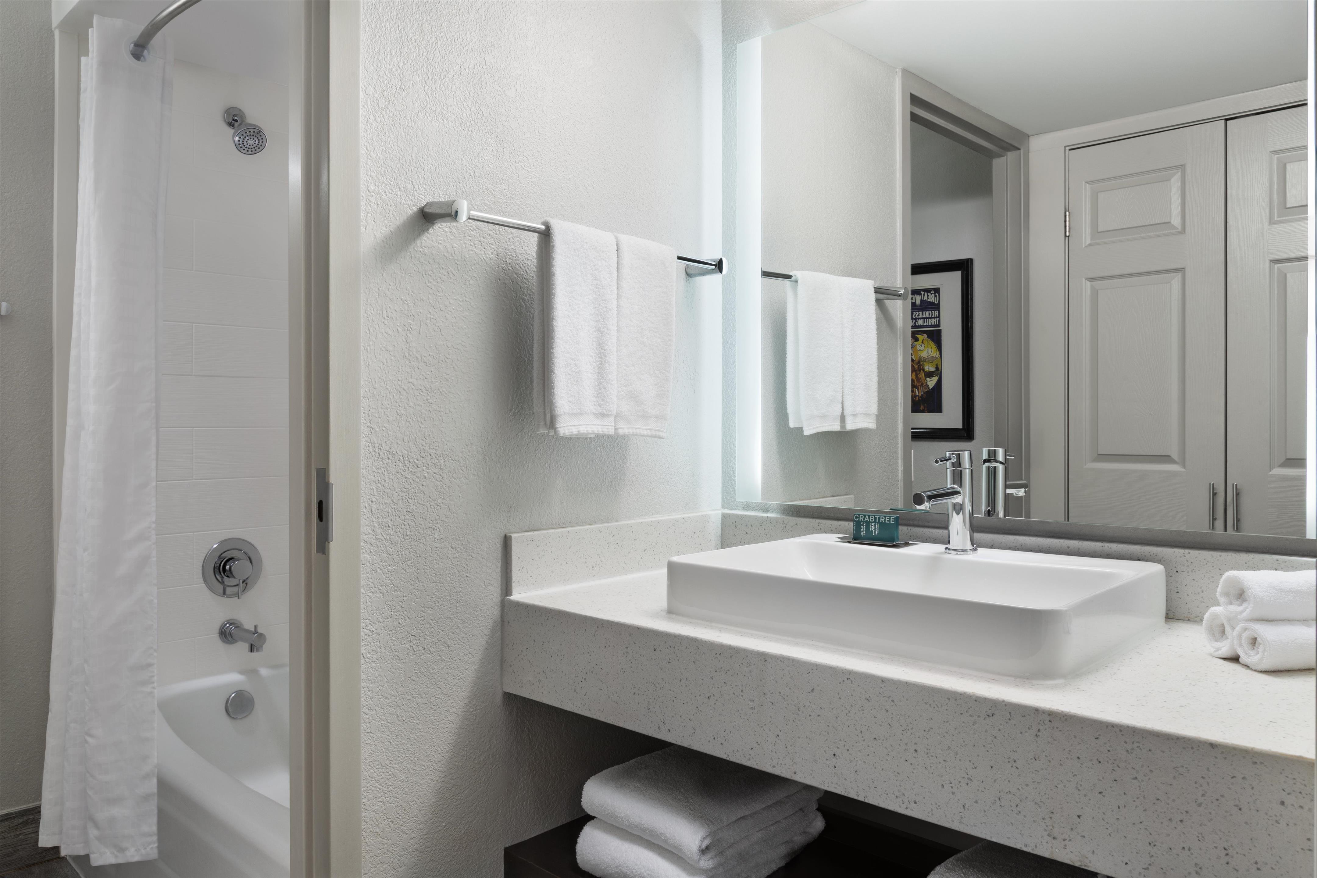 Guest room bath