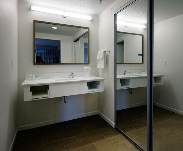  - Hampton Inn Downtown Green Bay