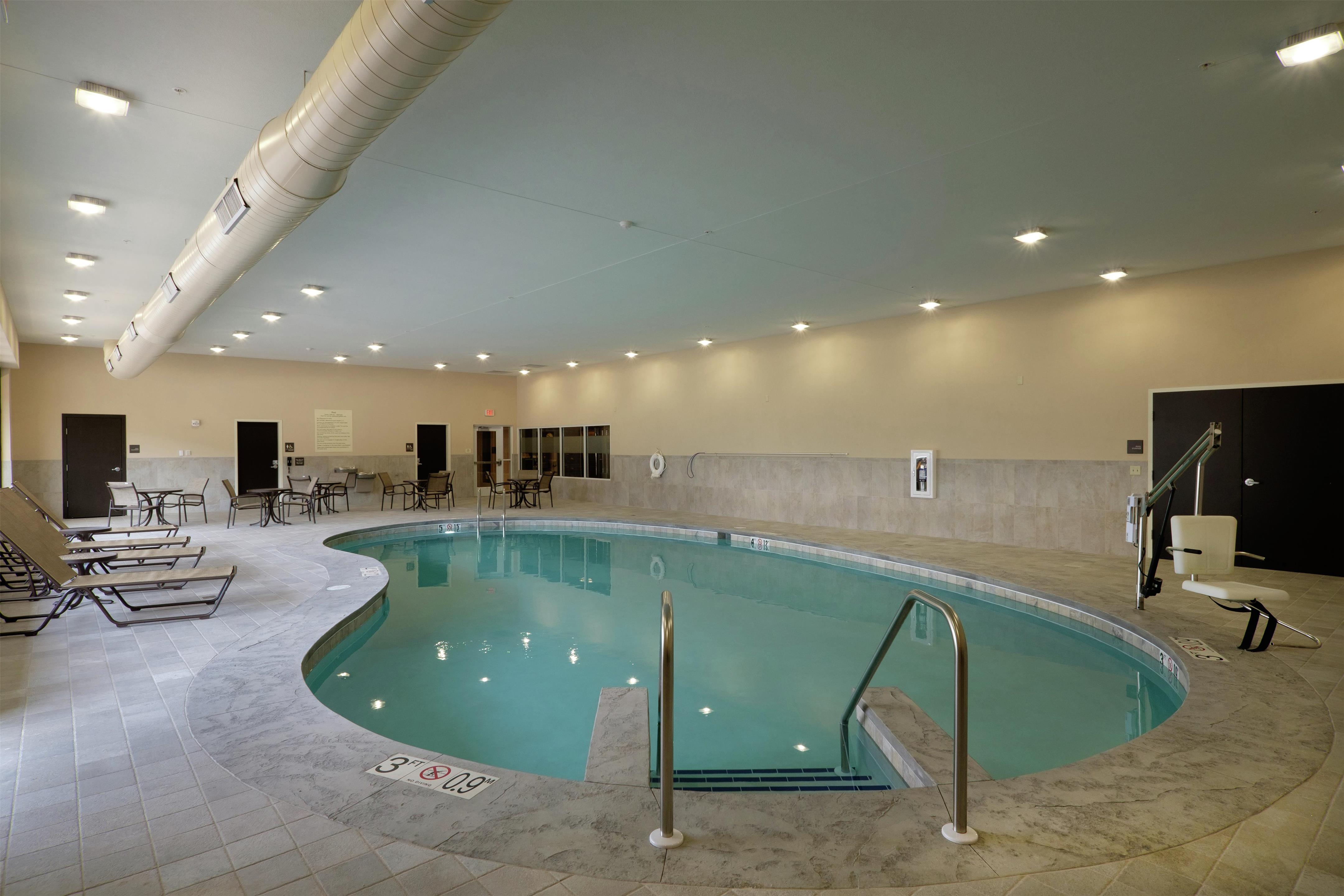 Pool | Hampton Inn Green Bay Downtown