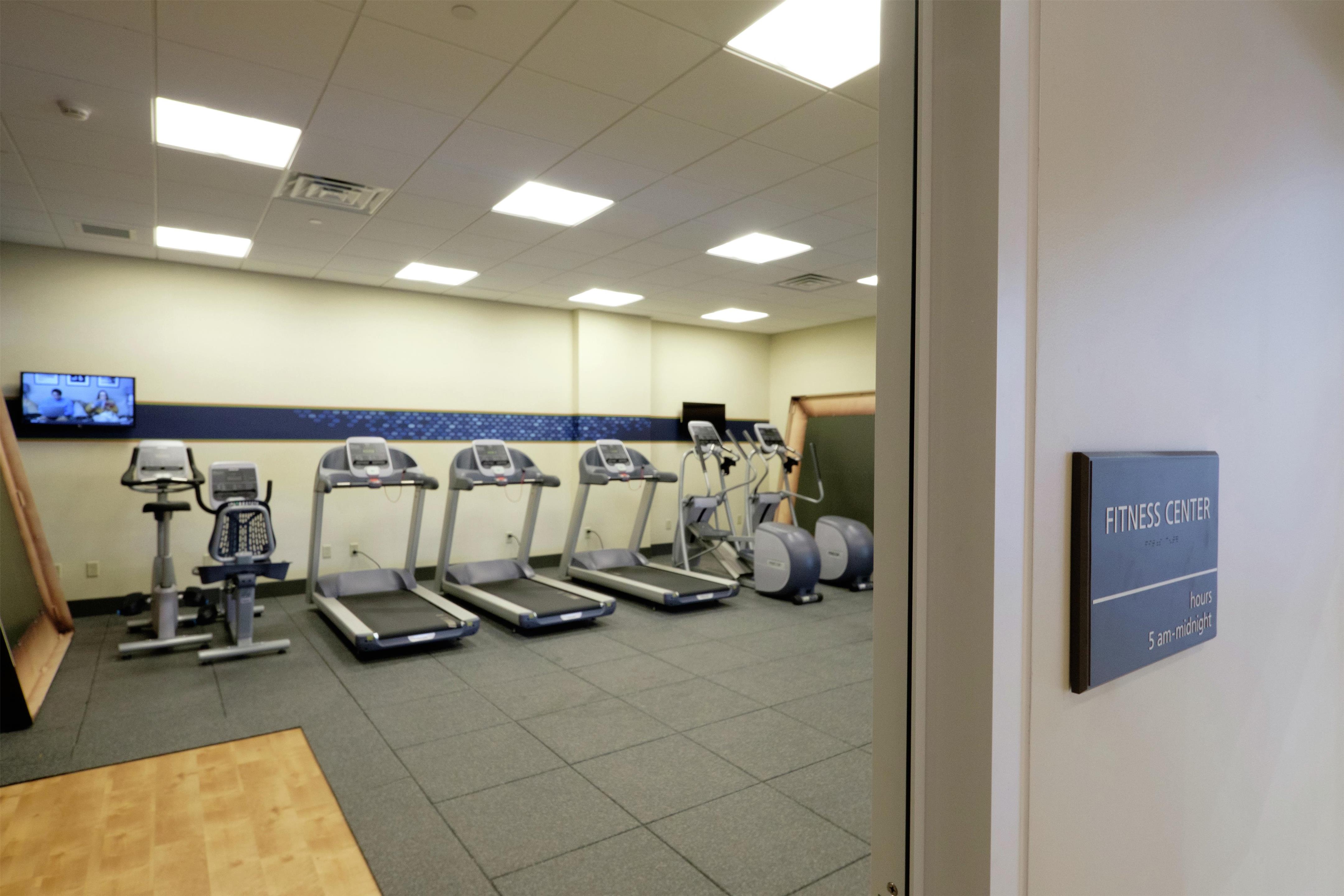 Health club fitness center gym | Hampton Inn Green Bay Downtown
