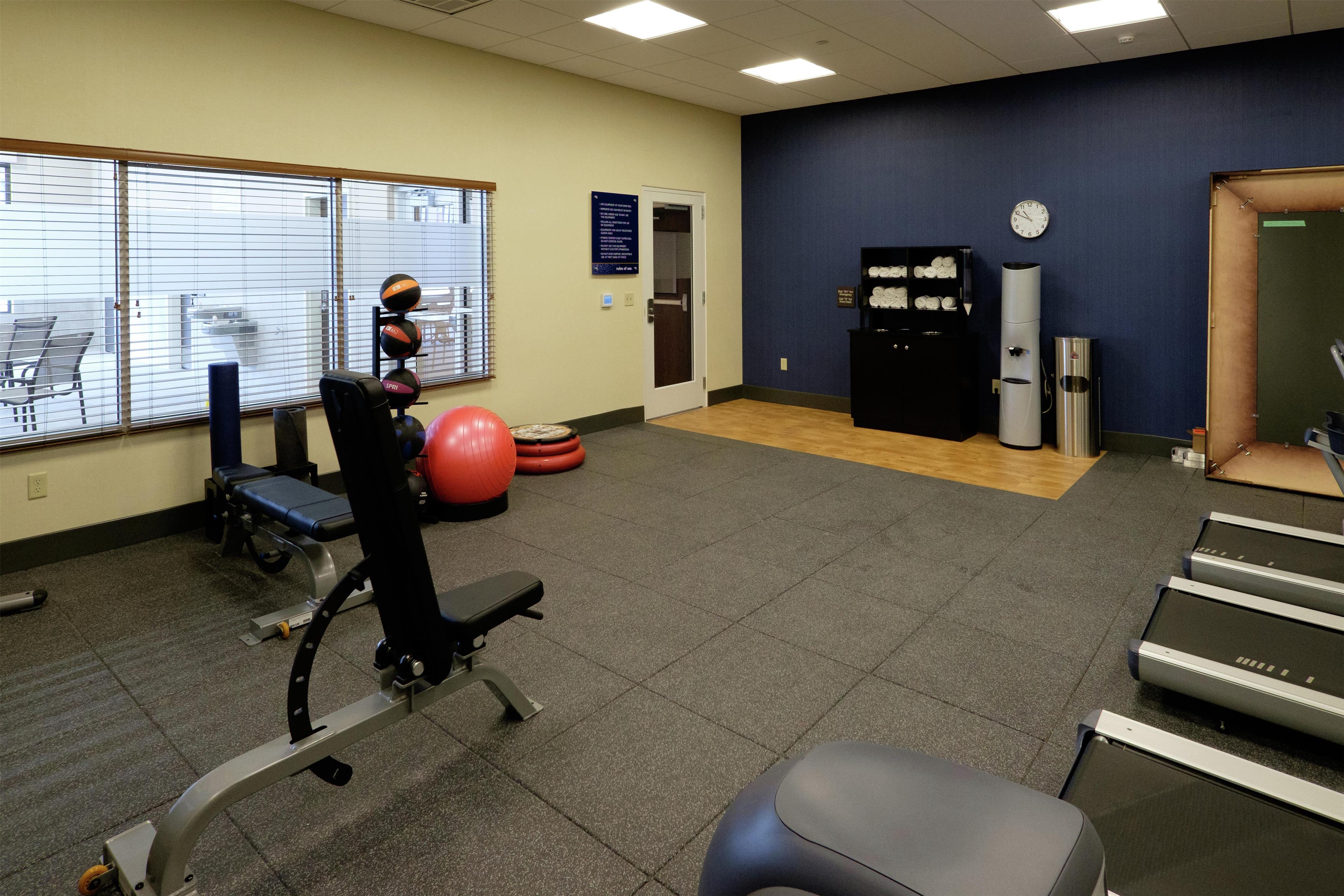 Health club fitness center gym | Hampton Inn Green Bay Downtown