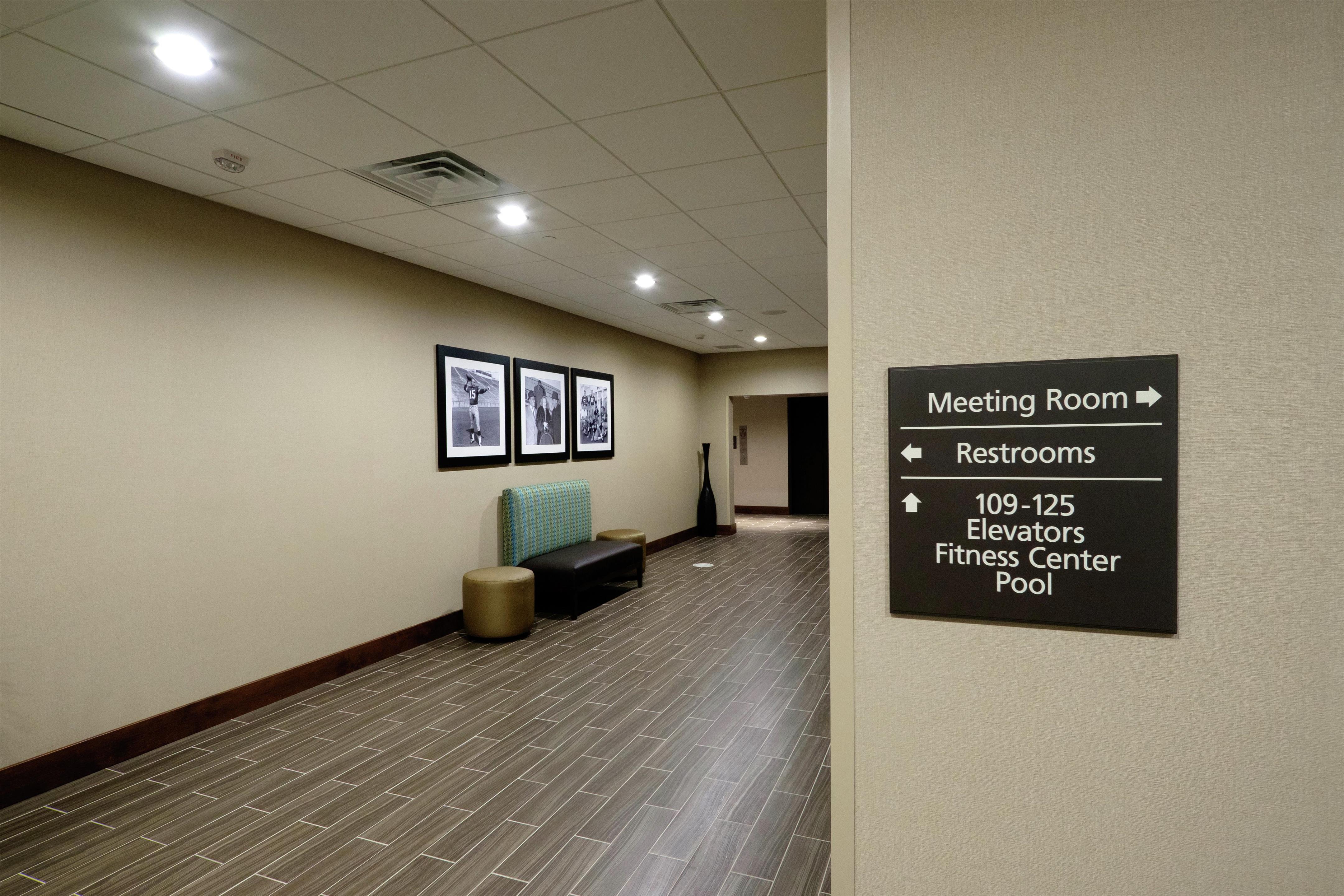 Lobby | Hampton Inn Green Bay Downtown