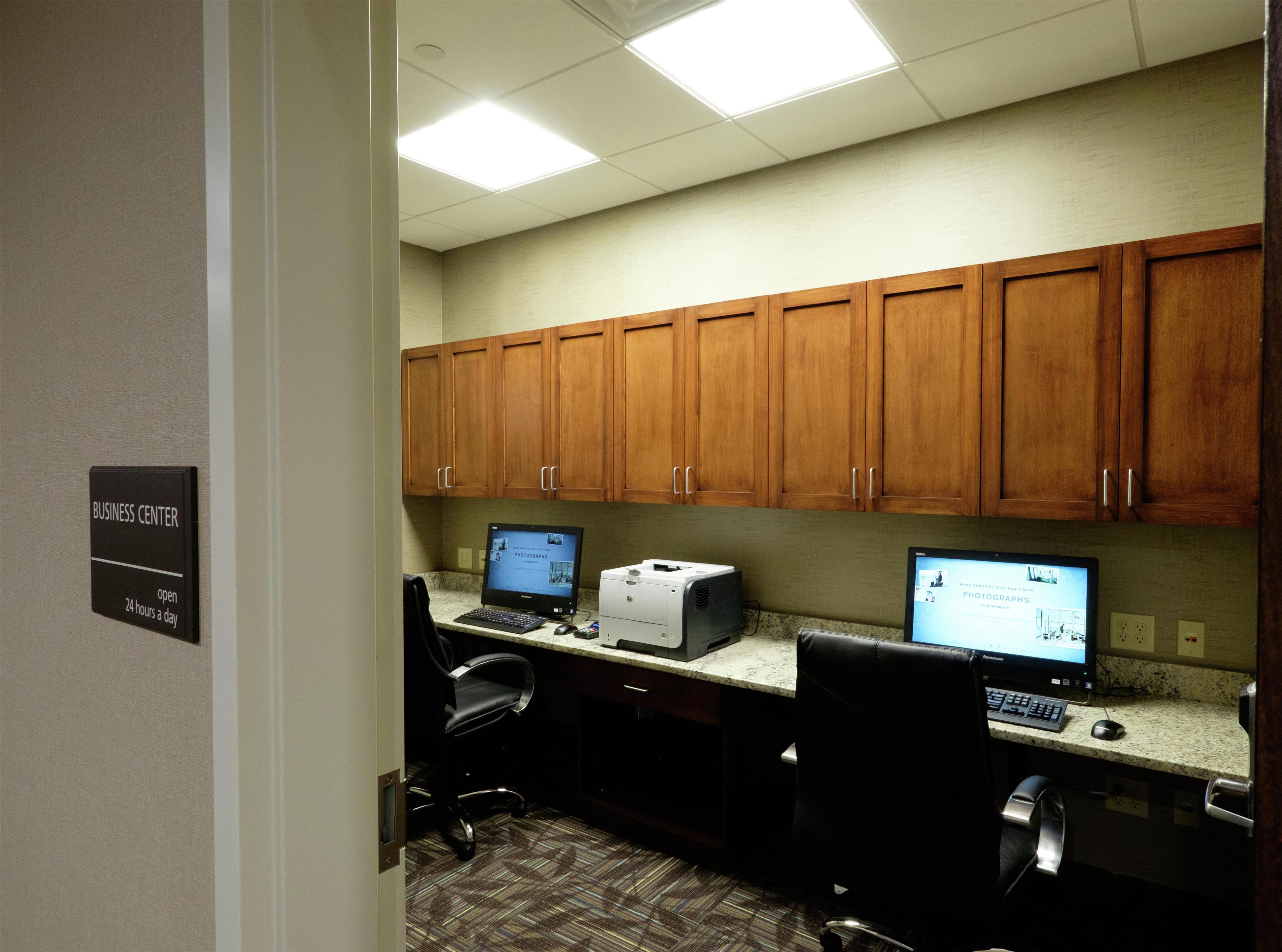 Business Center | Hampton Inn Green Bay Downtown