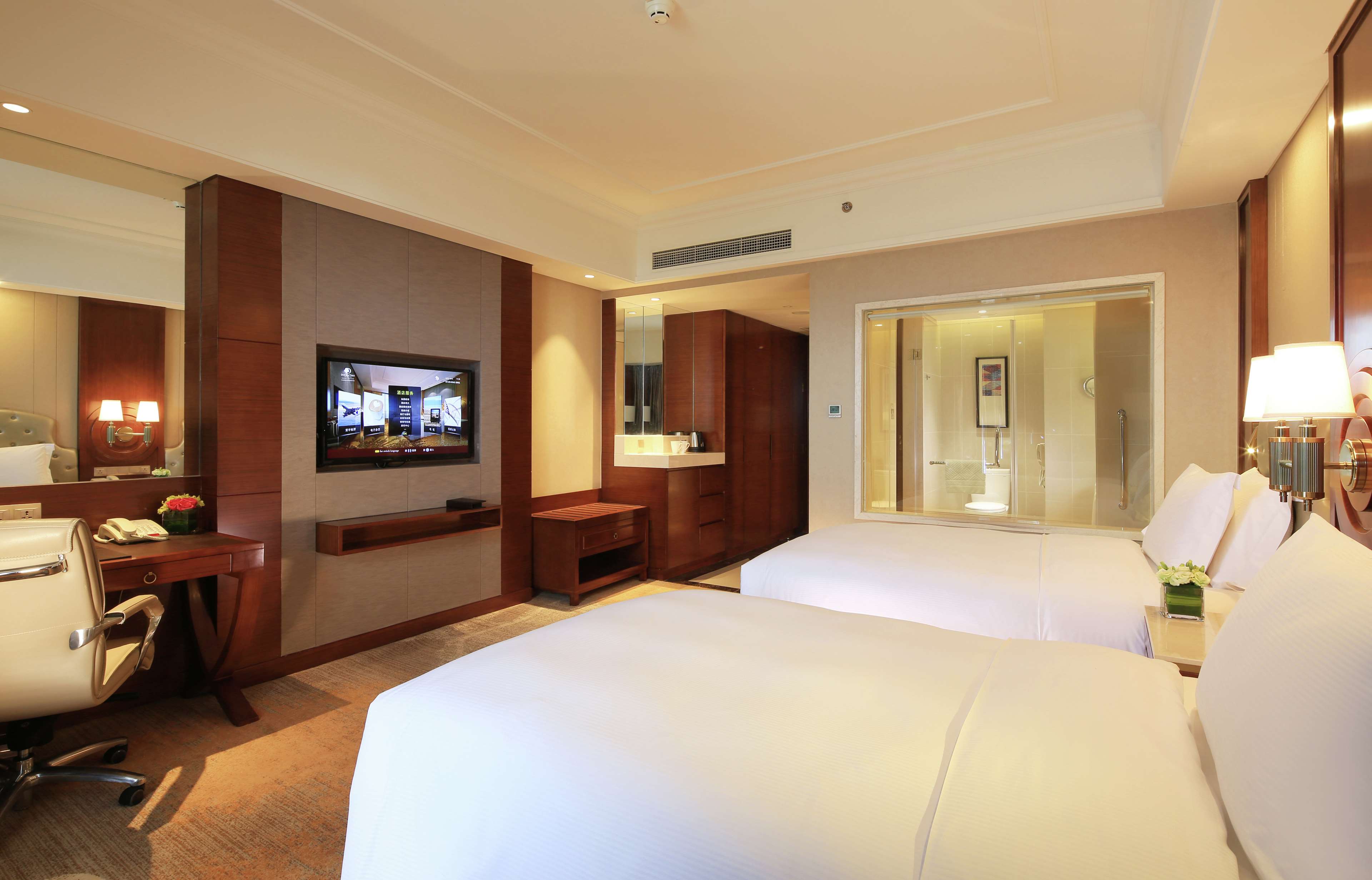 DoubleTree by Hilton Ningbo - Chunxiao Room Type - TWIN GUEST ROOM - BALCONY