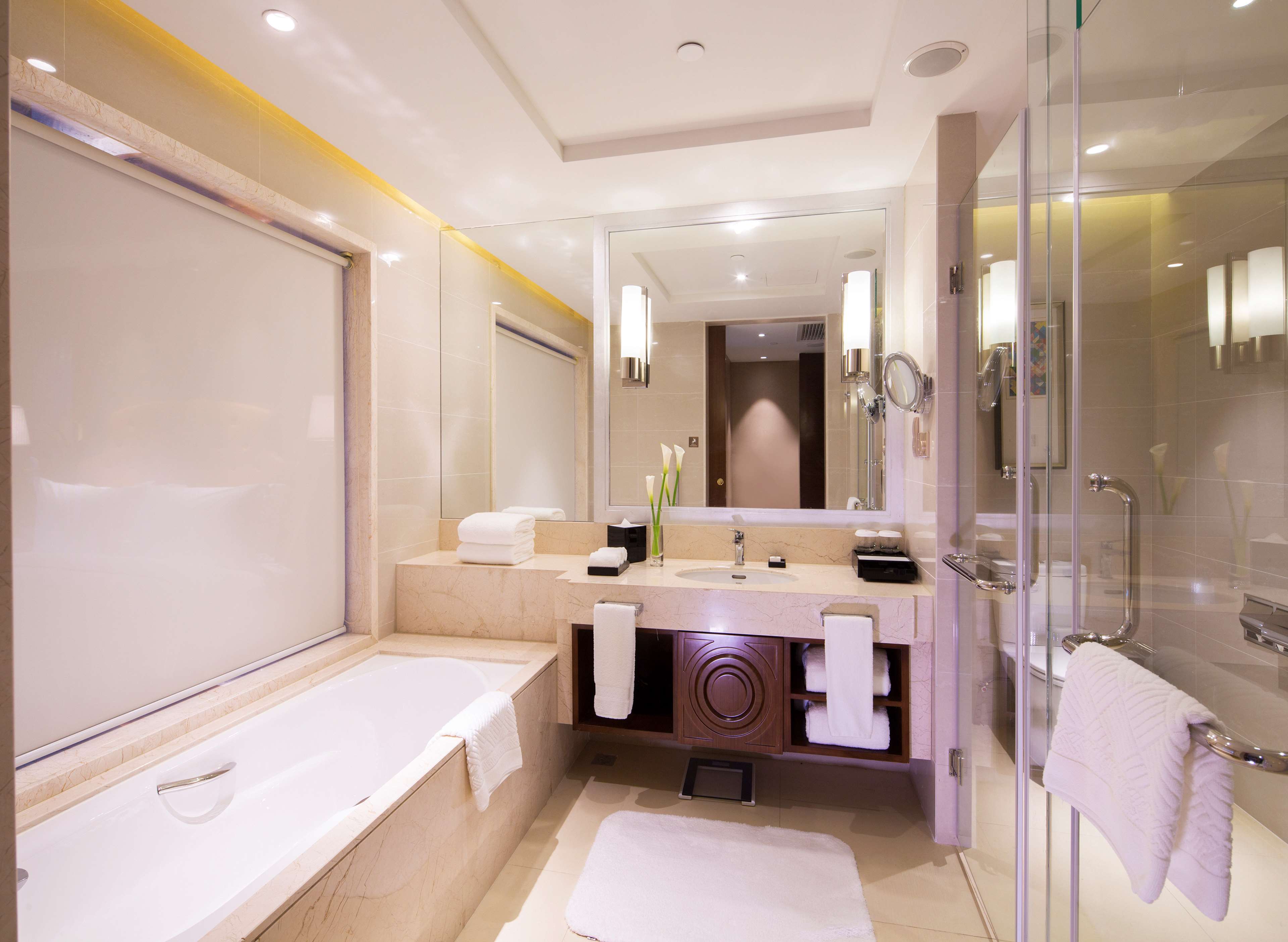DoubleTree by Hilton Ningbo - Chunxiao Room Type - KING PREMIER ROOM