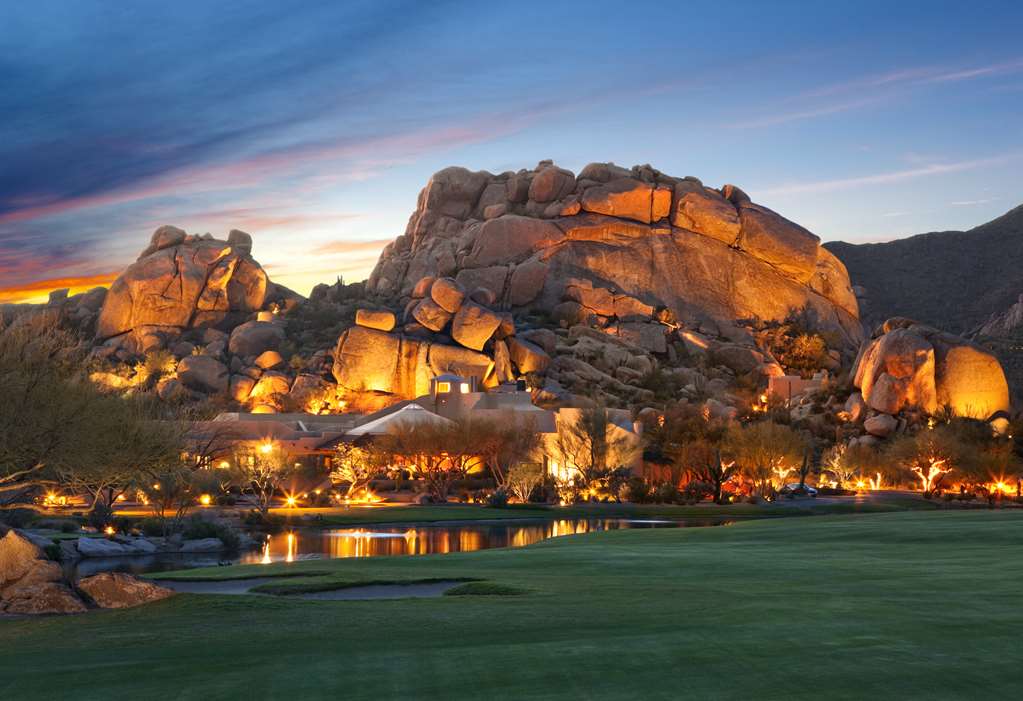 Boulders Resort & Spa, Curio Coll