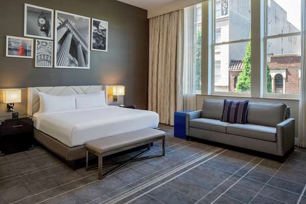  - Hilton Hotel Downtown Richmond - I-95, Exit 74C