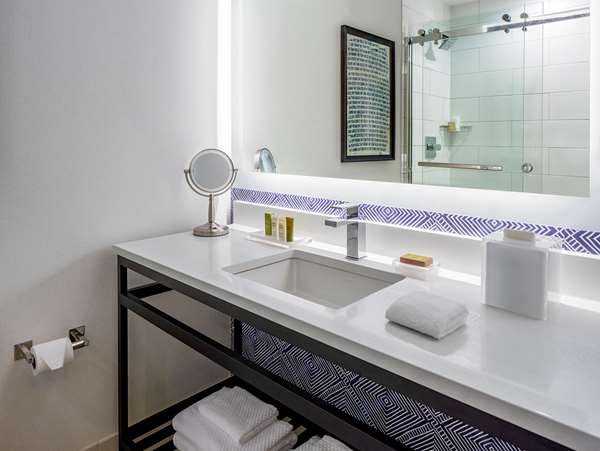  - Hilton Hotel Downtown Richmond - I-95, Exit 74C