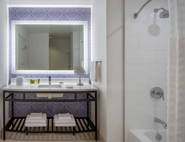  - Hilton Hotel Downtown Richmond - I-95, Exit 74C