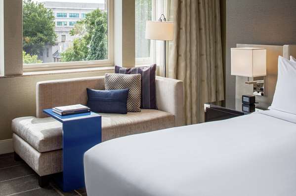  - Hilton Hotel Downtown Richmond - I-95, Exit 74C