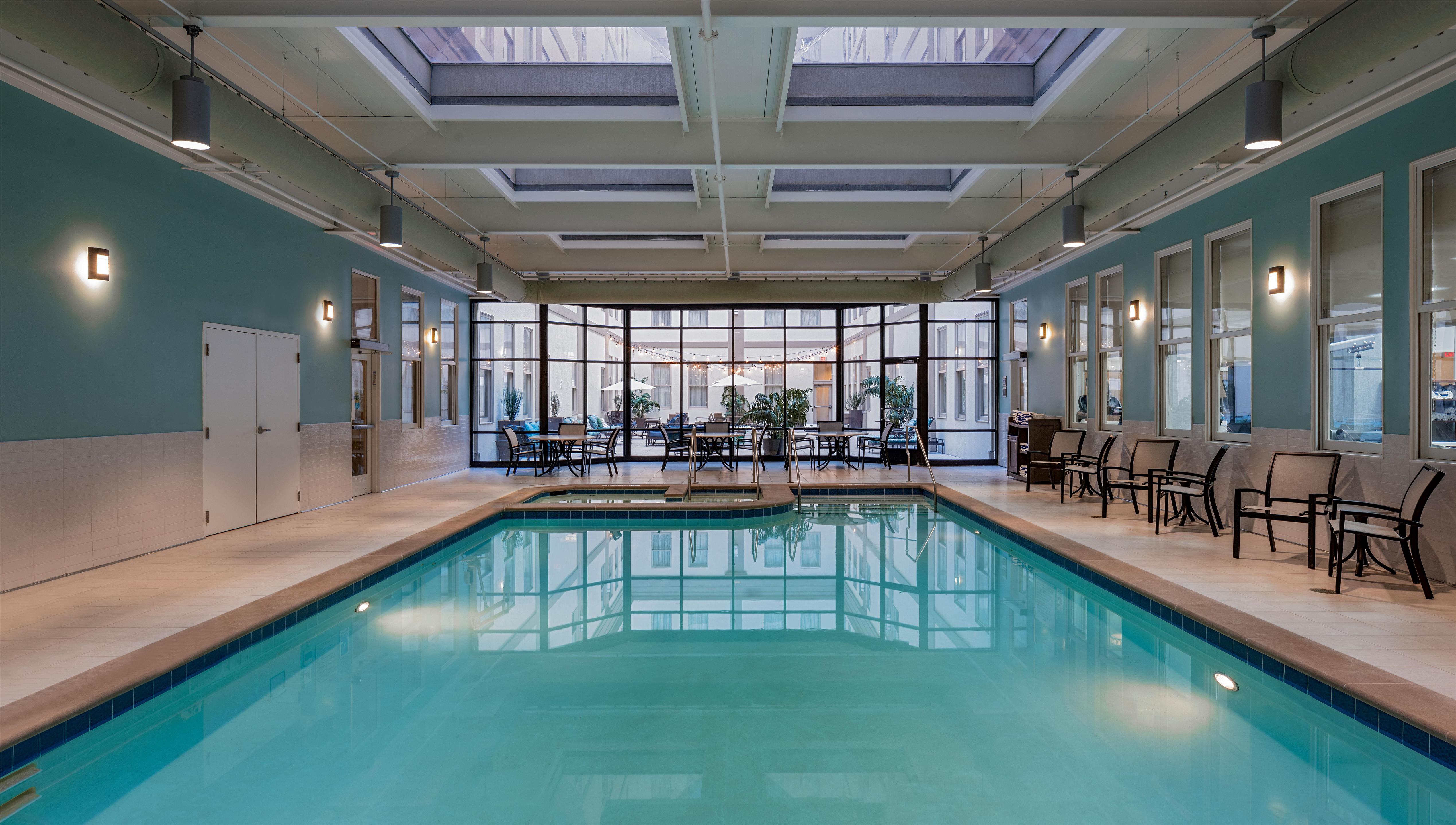 Pool | Hilton Richmond Downtown
