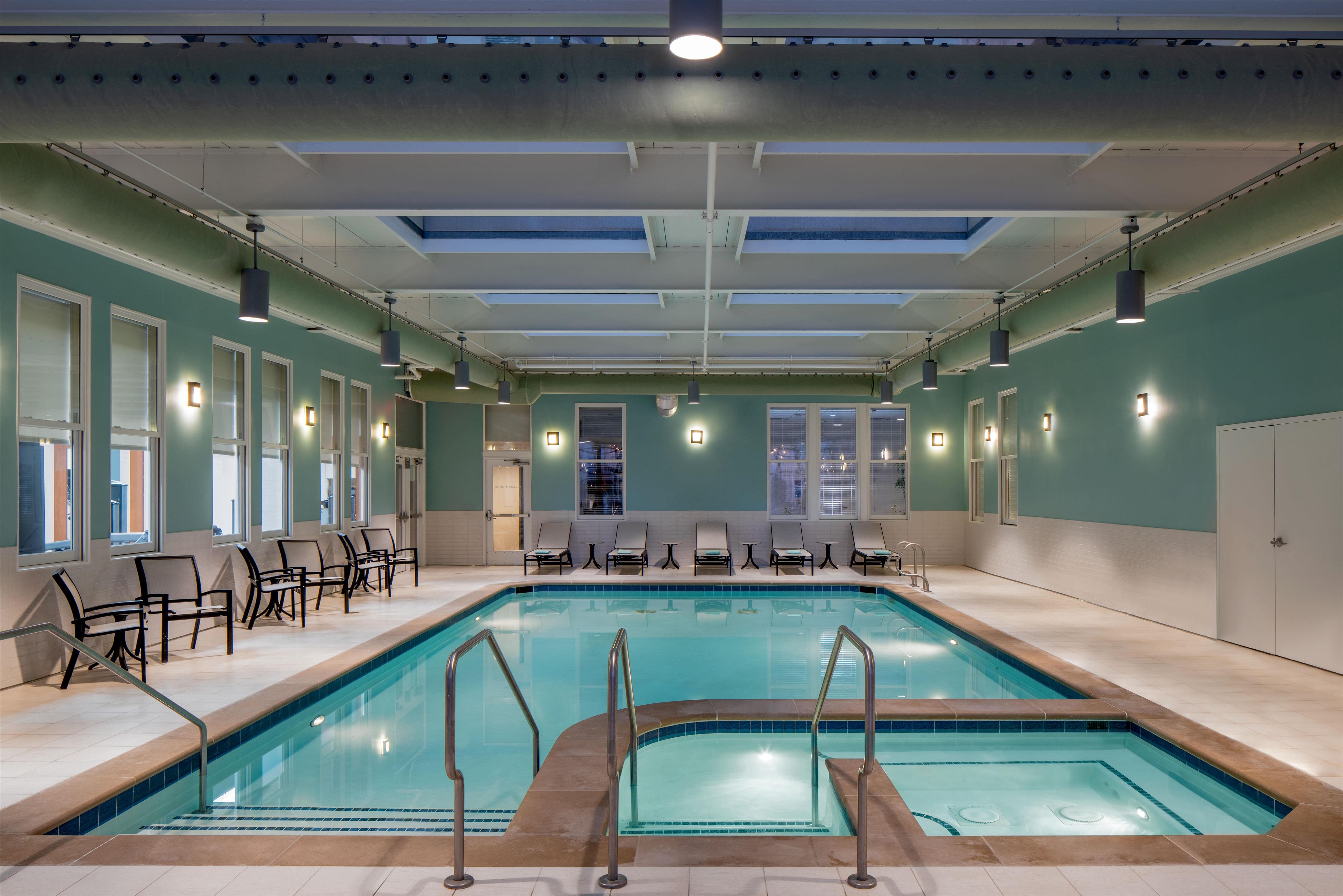 Pool | Hilton Richmond Downtown
