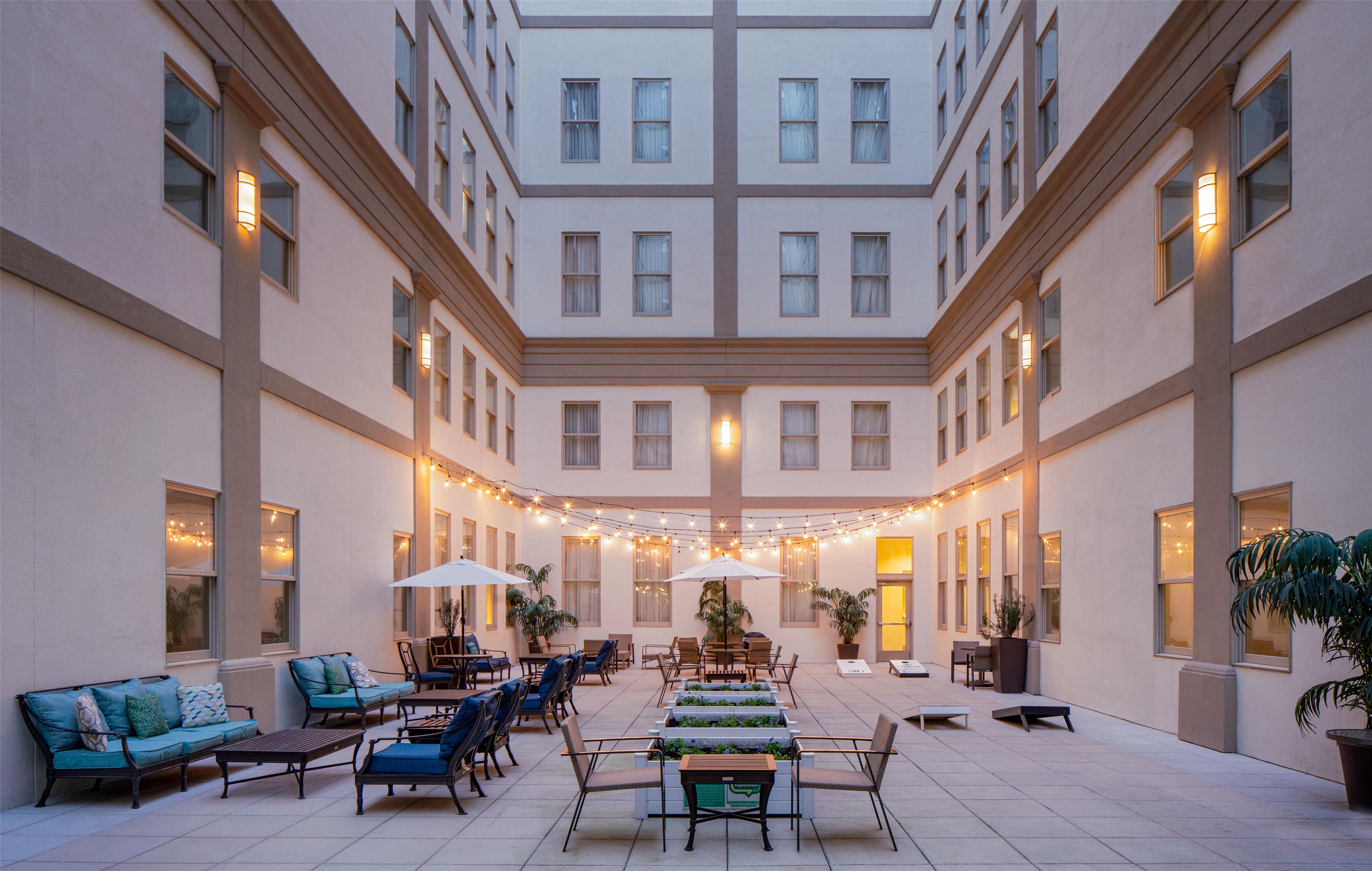 Exterior | Hilton Richmond Downtown