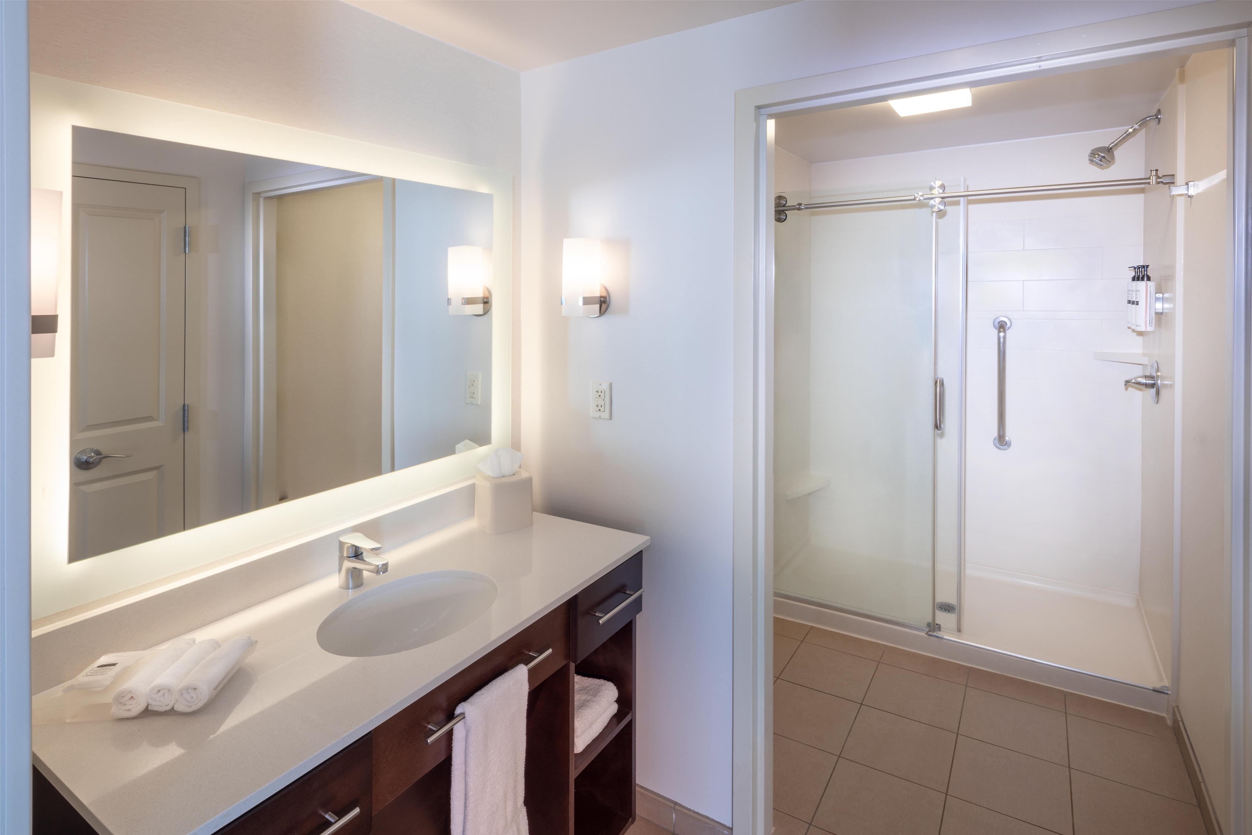 Guest room bath