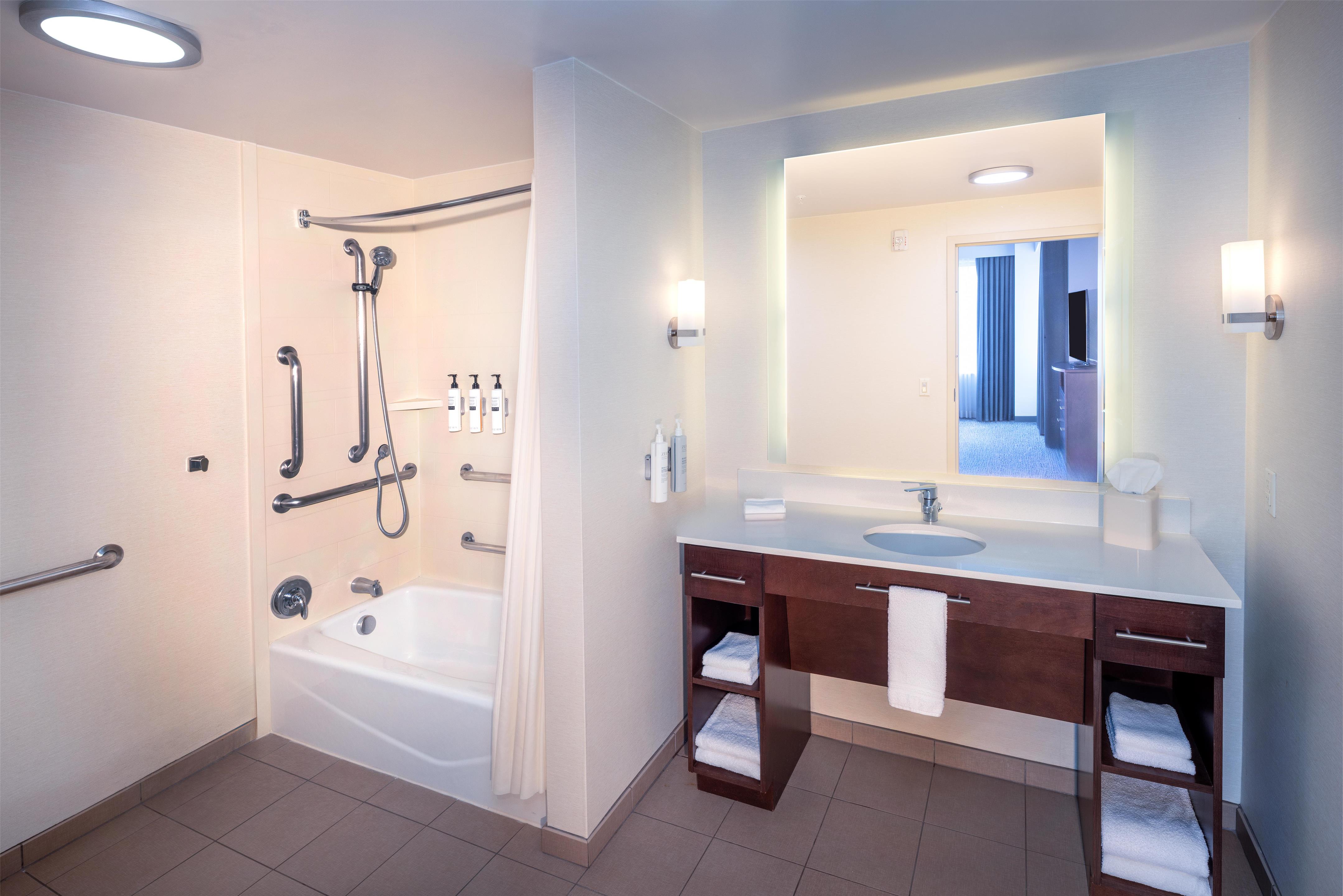Guest room bath