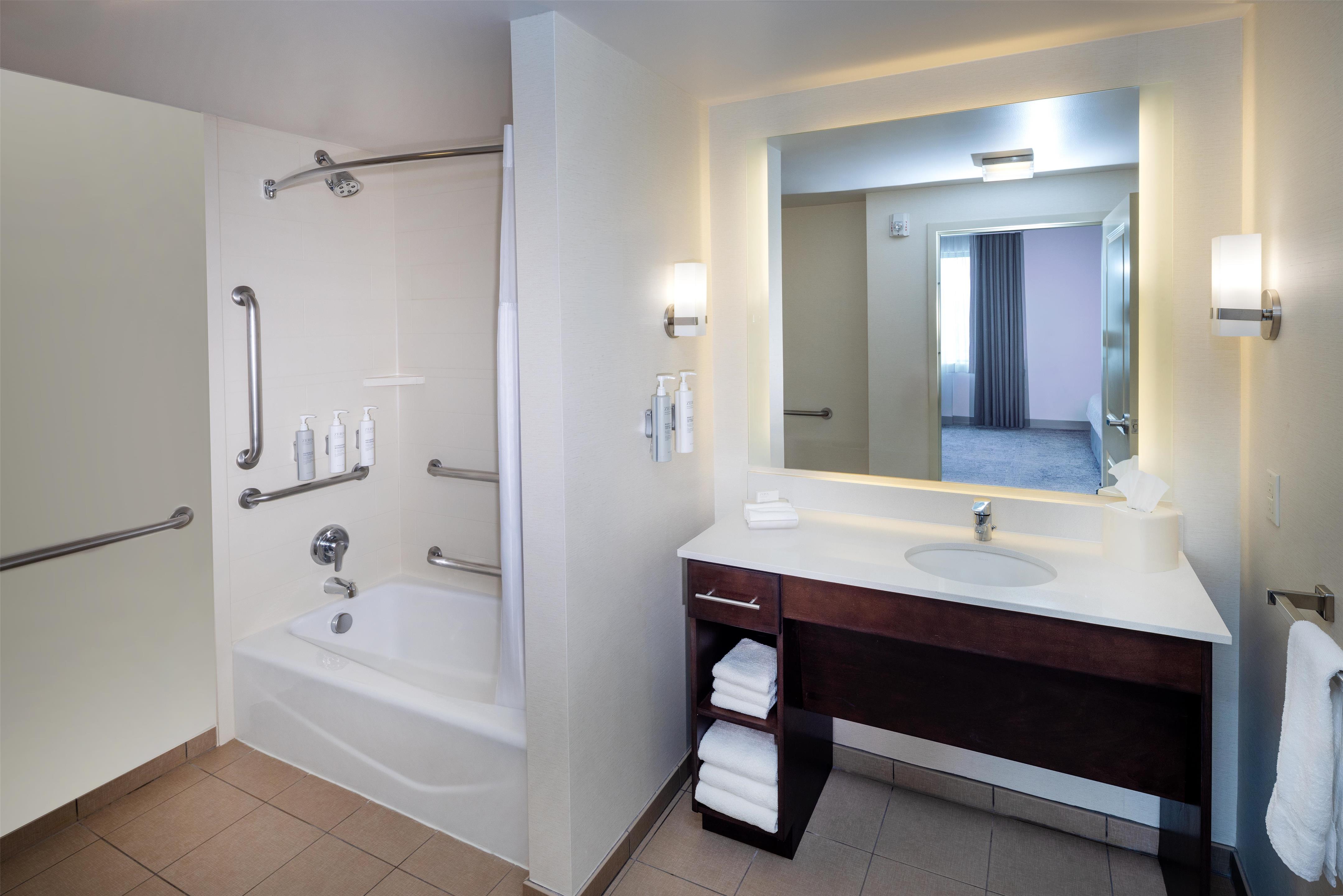 Guest room bath