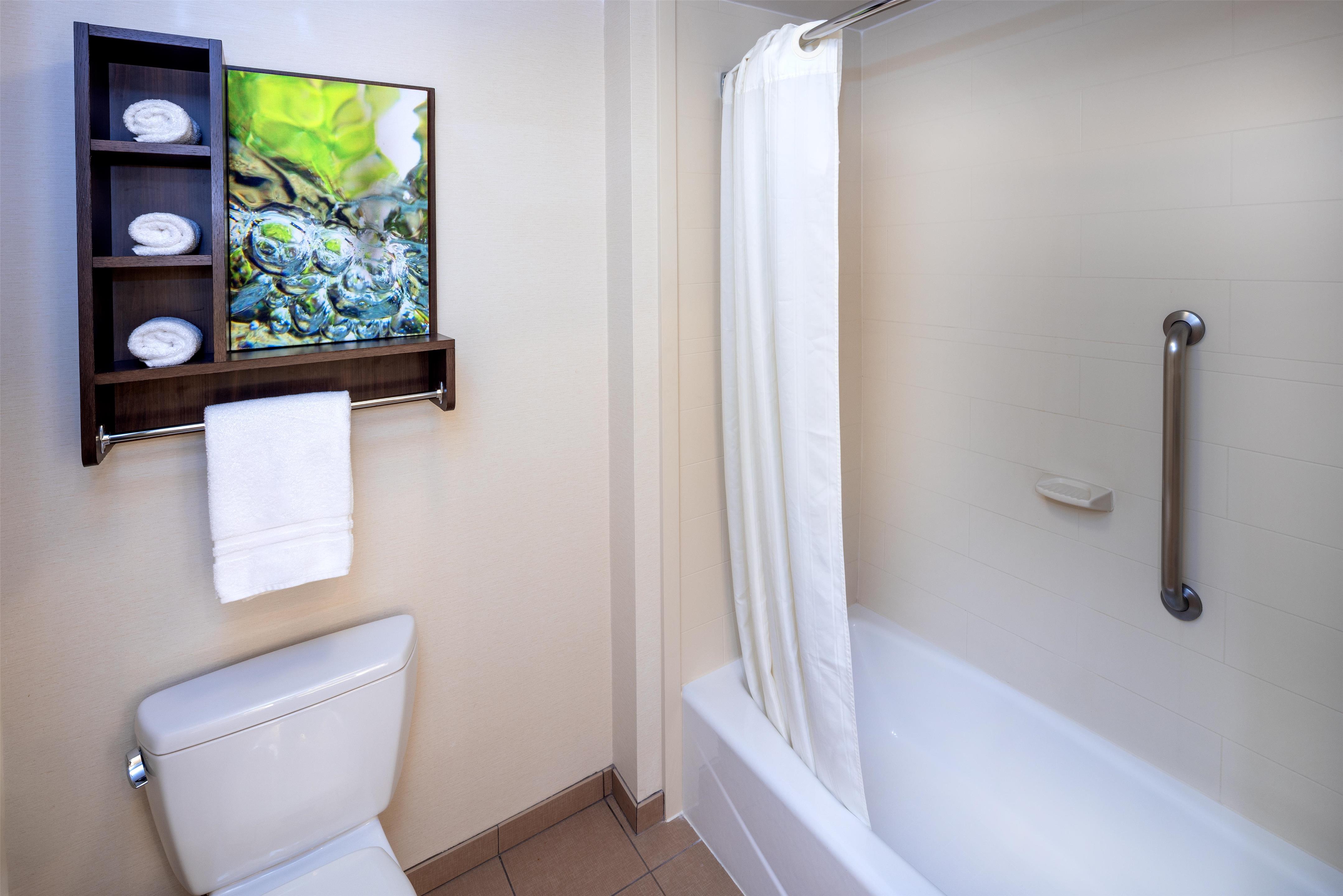Guest room bath