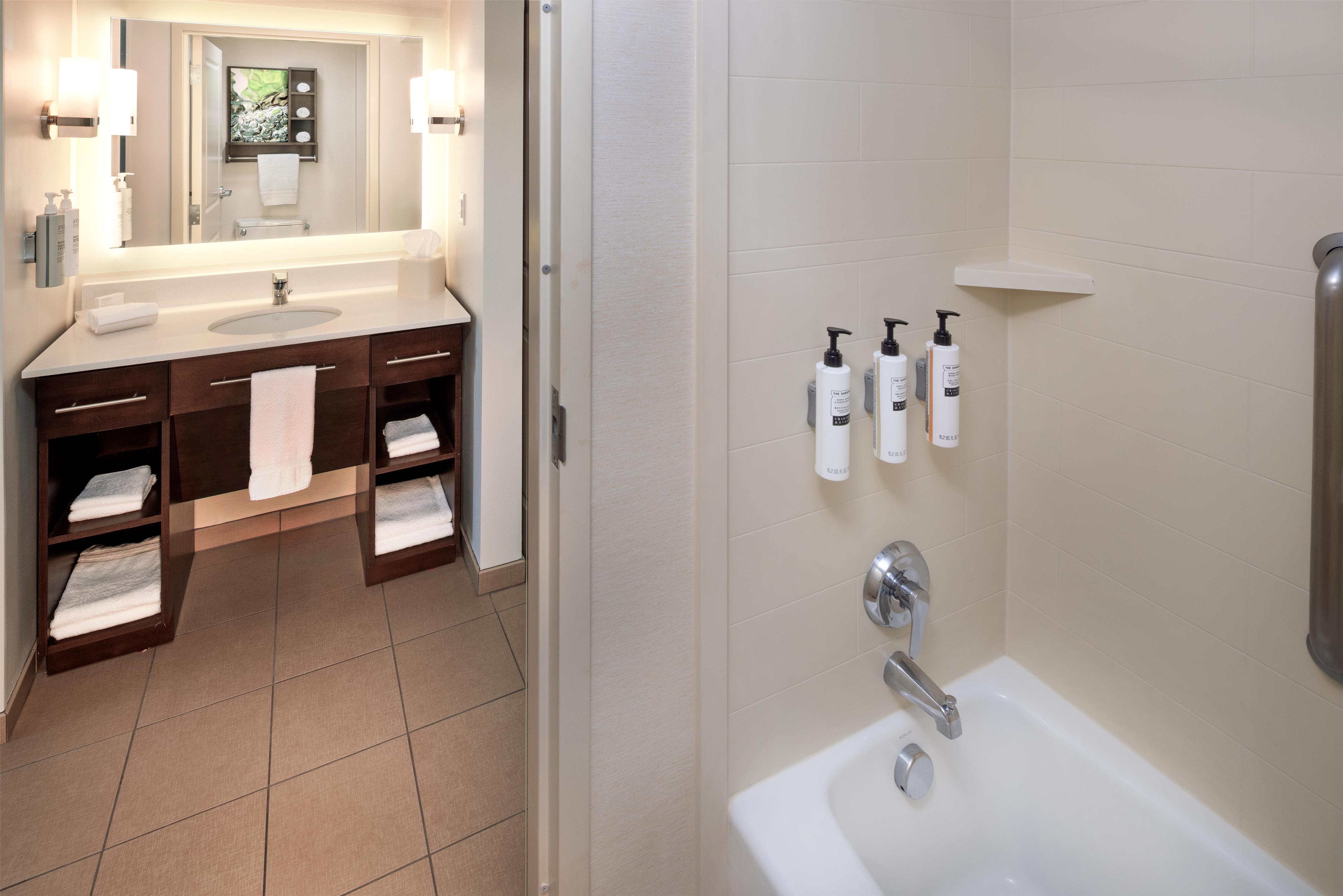 Guest room bath