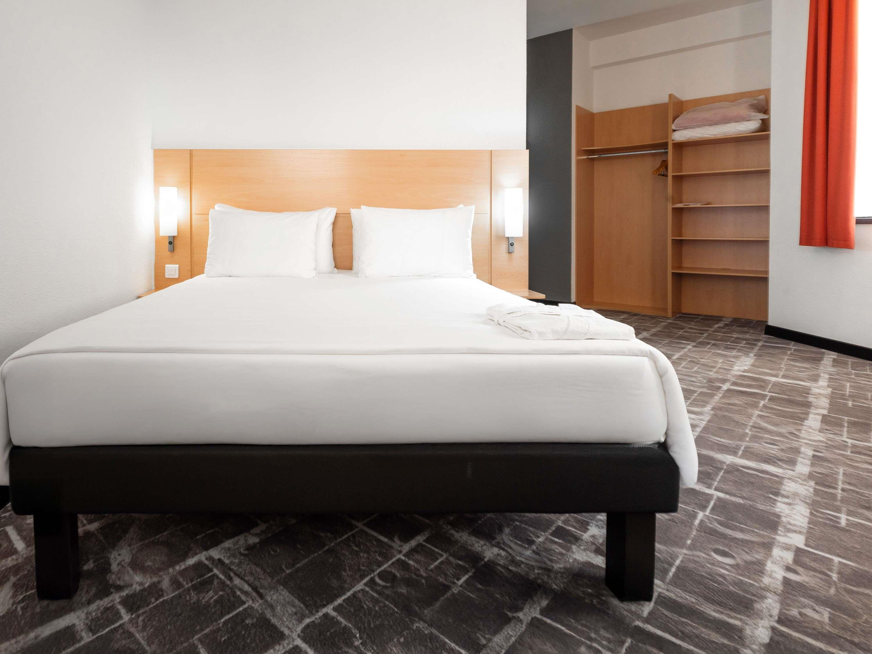 ibis Astana Room Type - Ibis Premium Room with a large double bed and city view