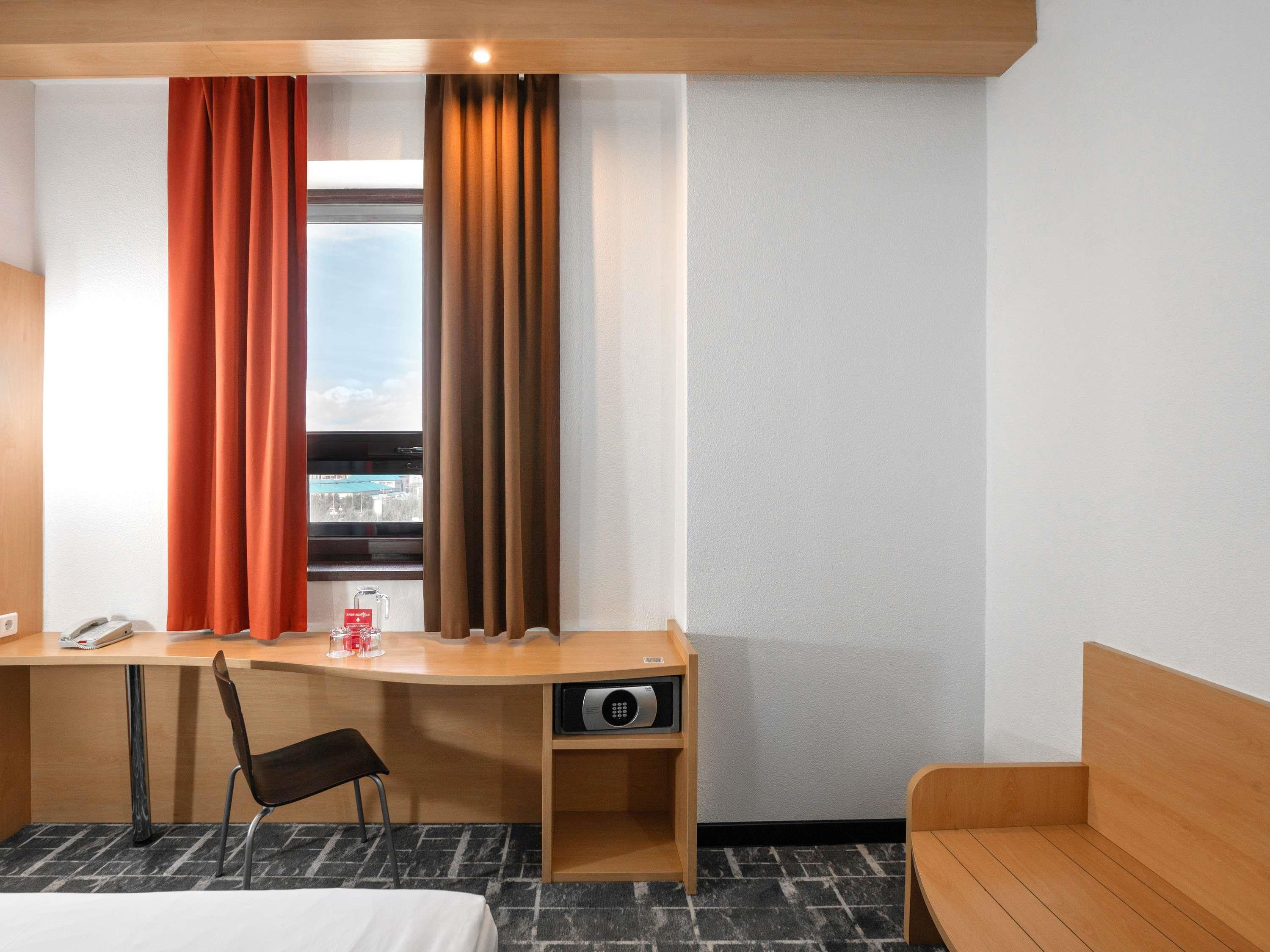 ibis Astana Room Type - Standard room with twin beds, with City view