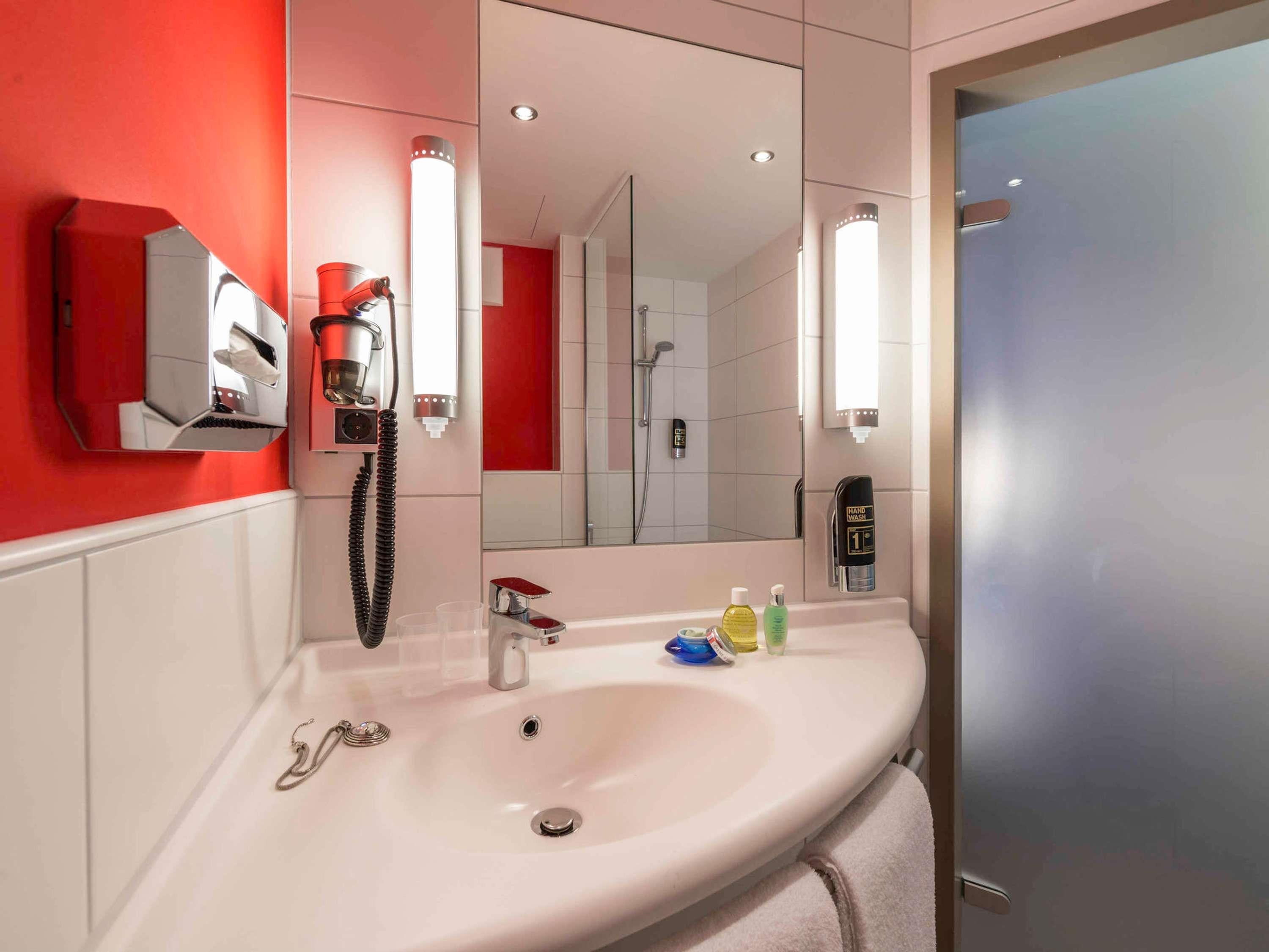 Ibis Muenchen City Ost Room Type - Room with 1 double bed (63x79 inches [160x200 cm]), new sleep-easy concept