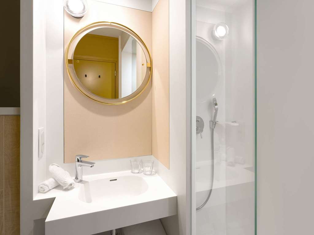 Hotel Maison Louise Lille Centre - Handwritten Collection-guestroom-Guest Room,Bathroom,On-Site.jpg
