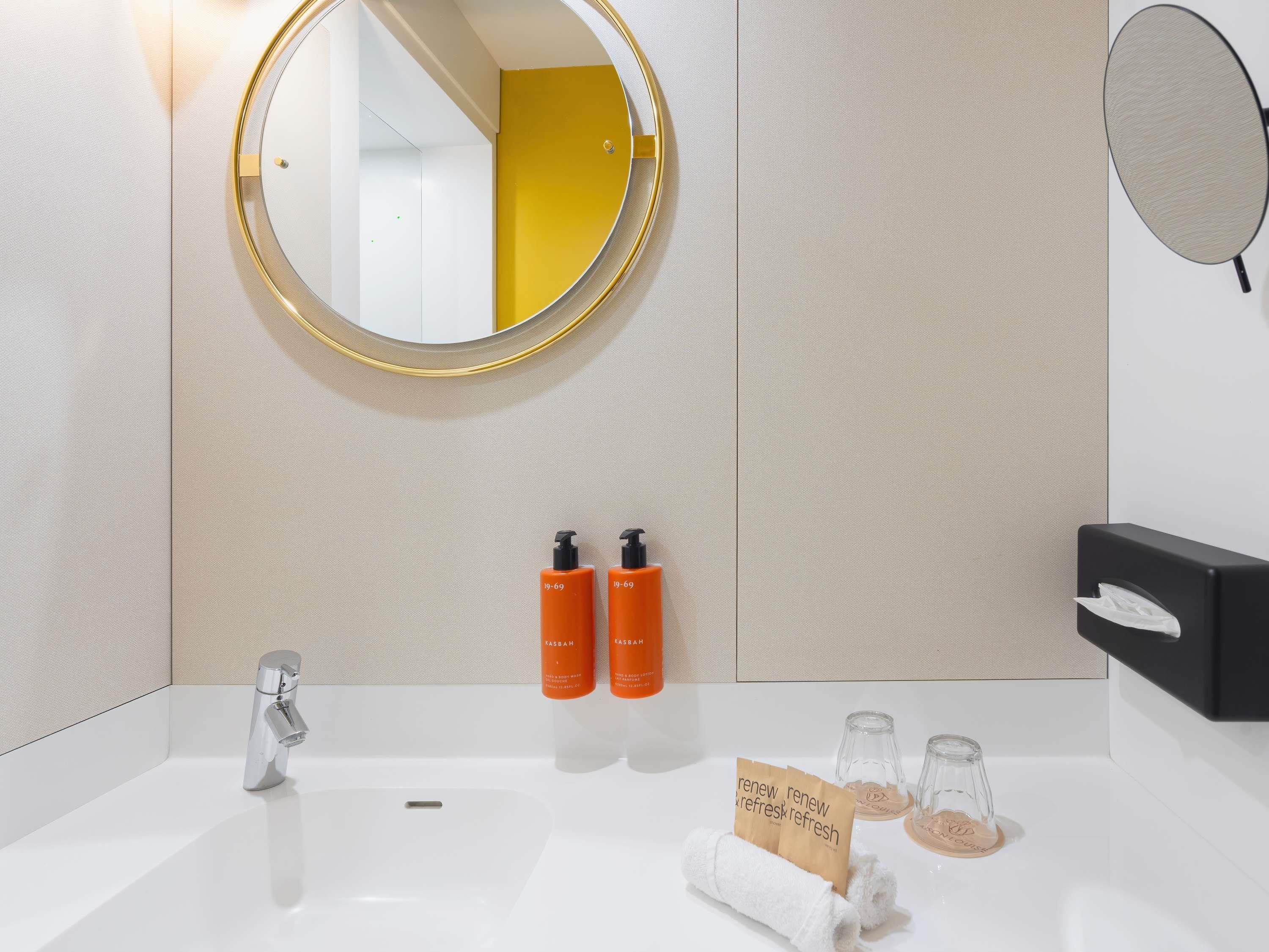 Mercure Lille Centre Vieux Lille Room Type - Superior Room with 2 single beds